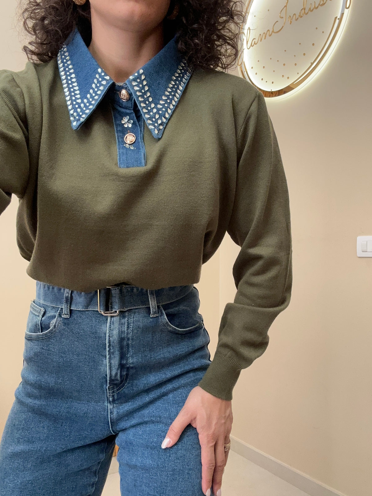 Pull con colletto in denim