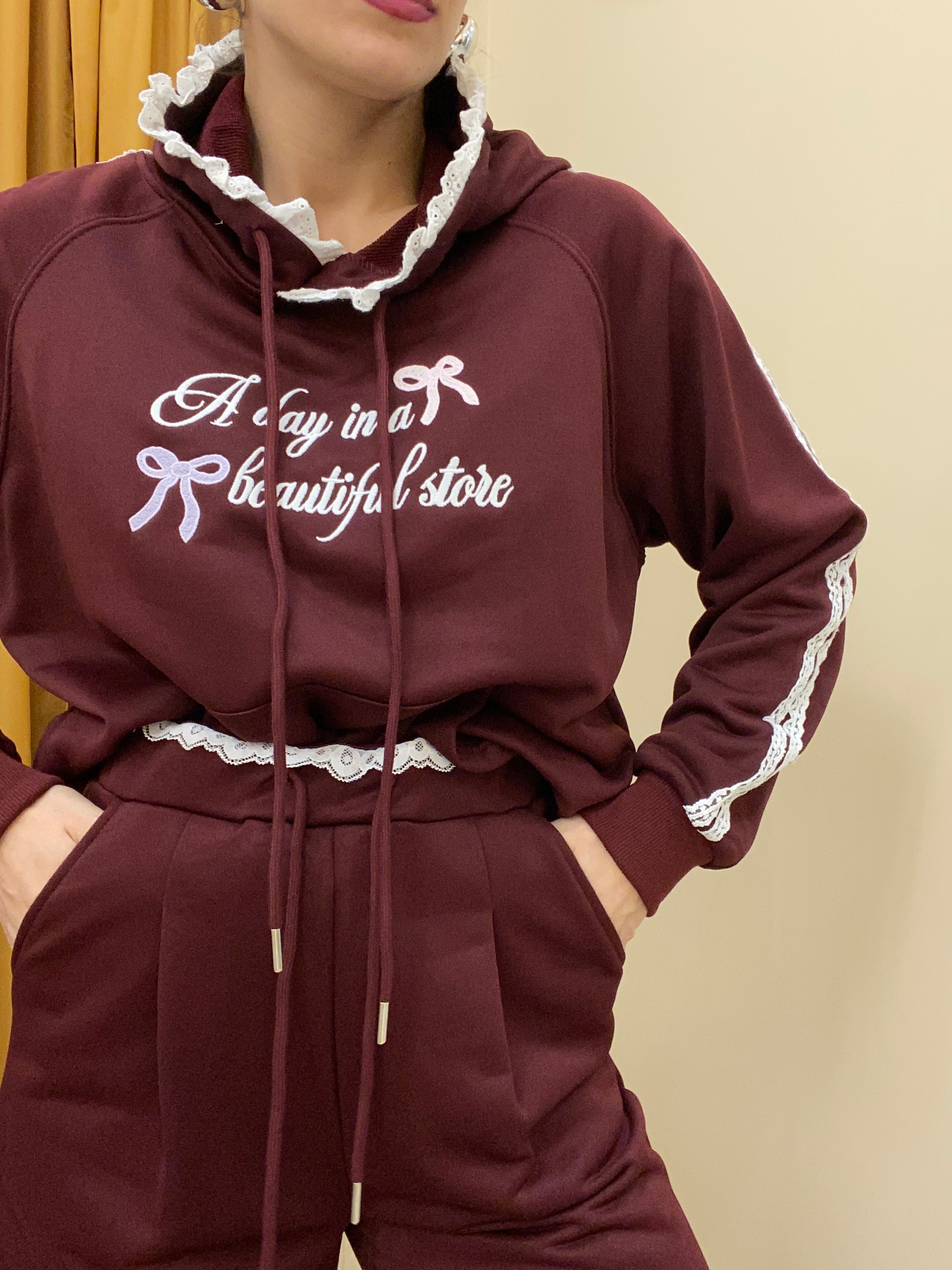 Tuta cappuccio merletto