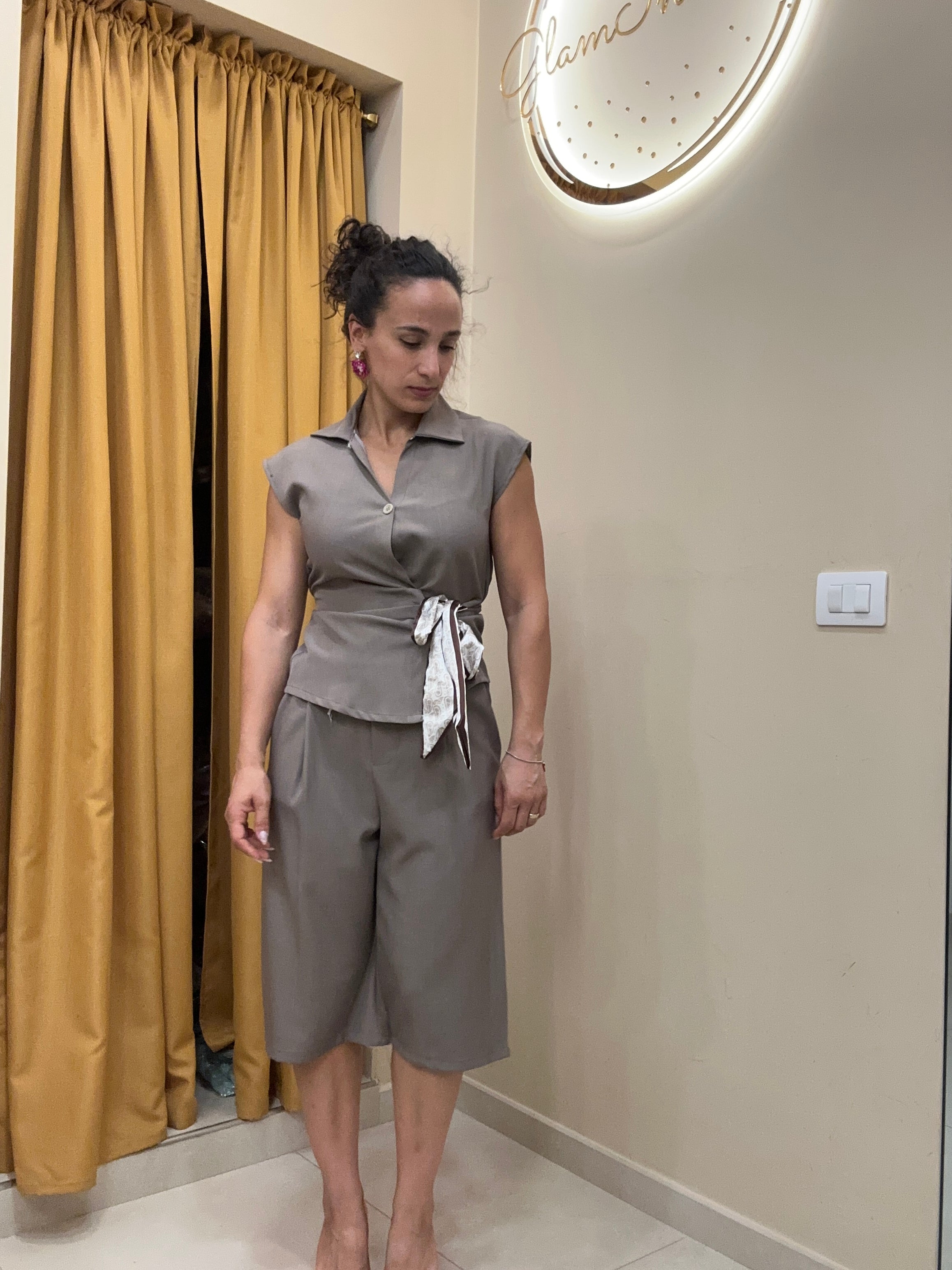 Coordinato chic camicia fiocco Camel