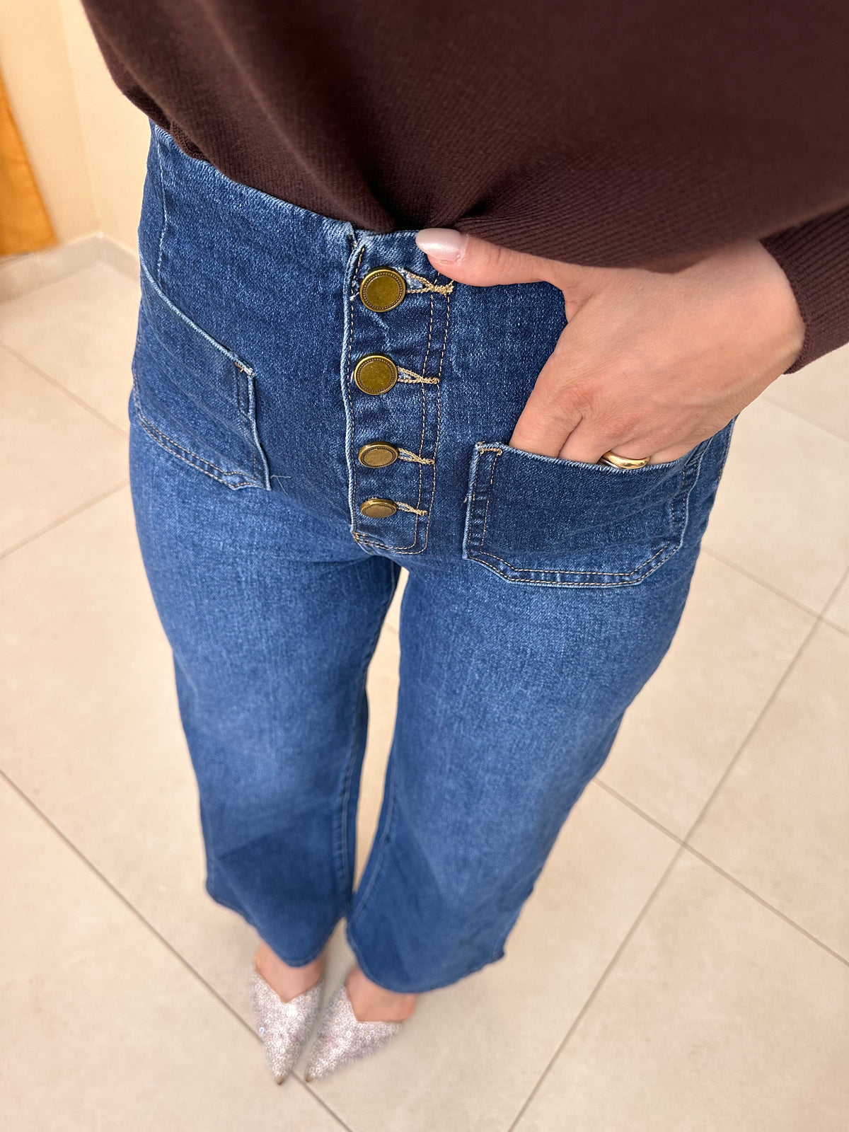 Jeans bottoni vita alta