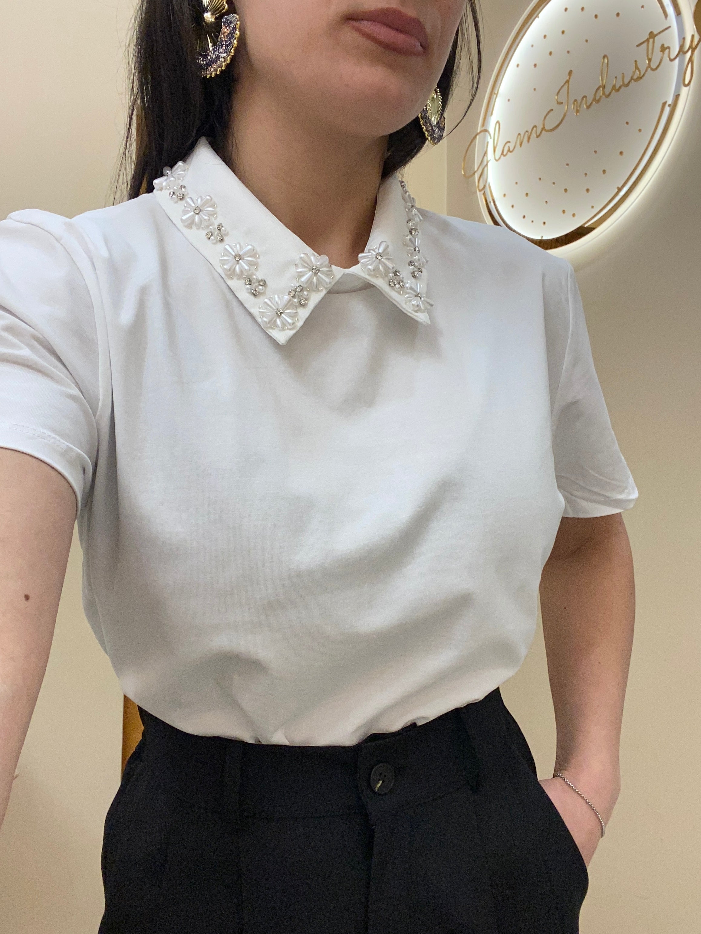 T-shirt colletto perle fiore