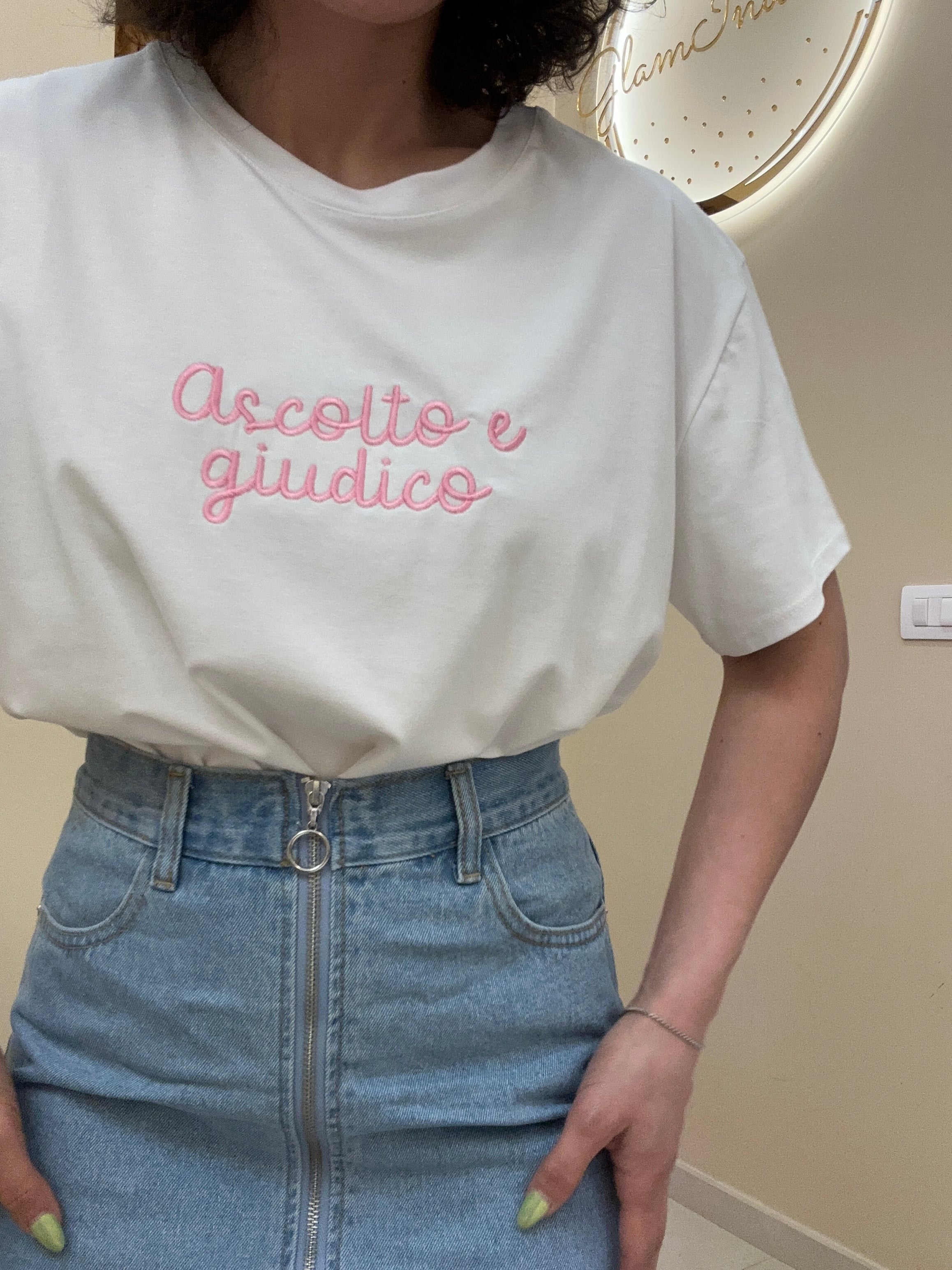 T-Shirt “ascolto e giudico “ rosa