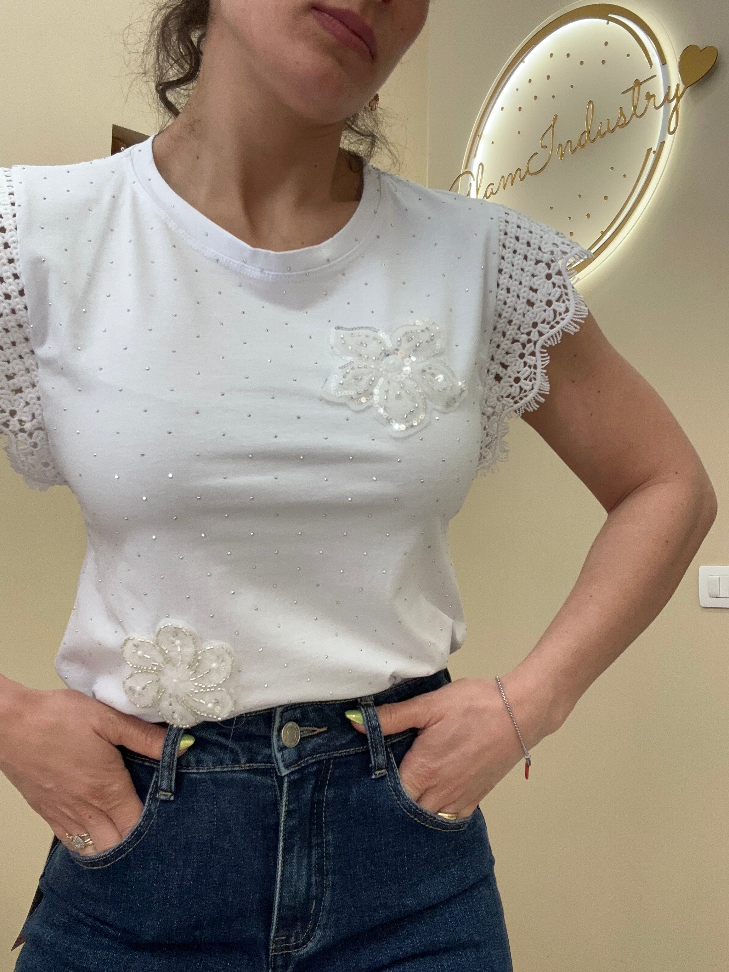 T-shirt brillantini e fiori