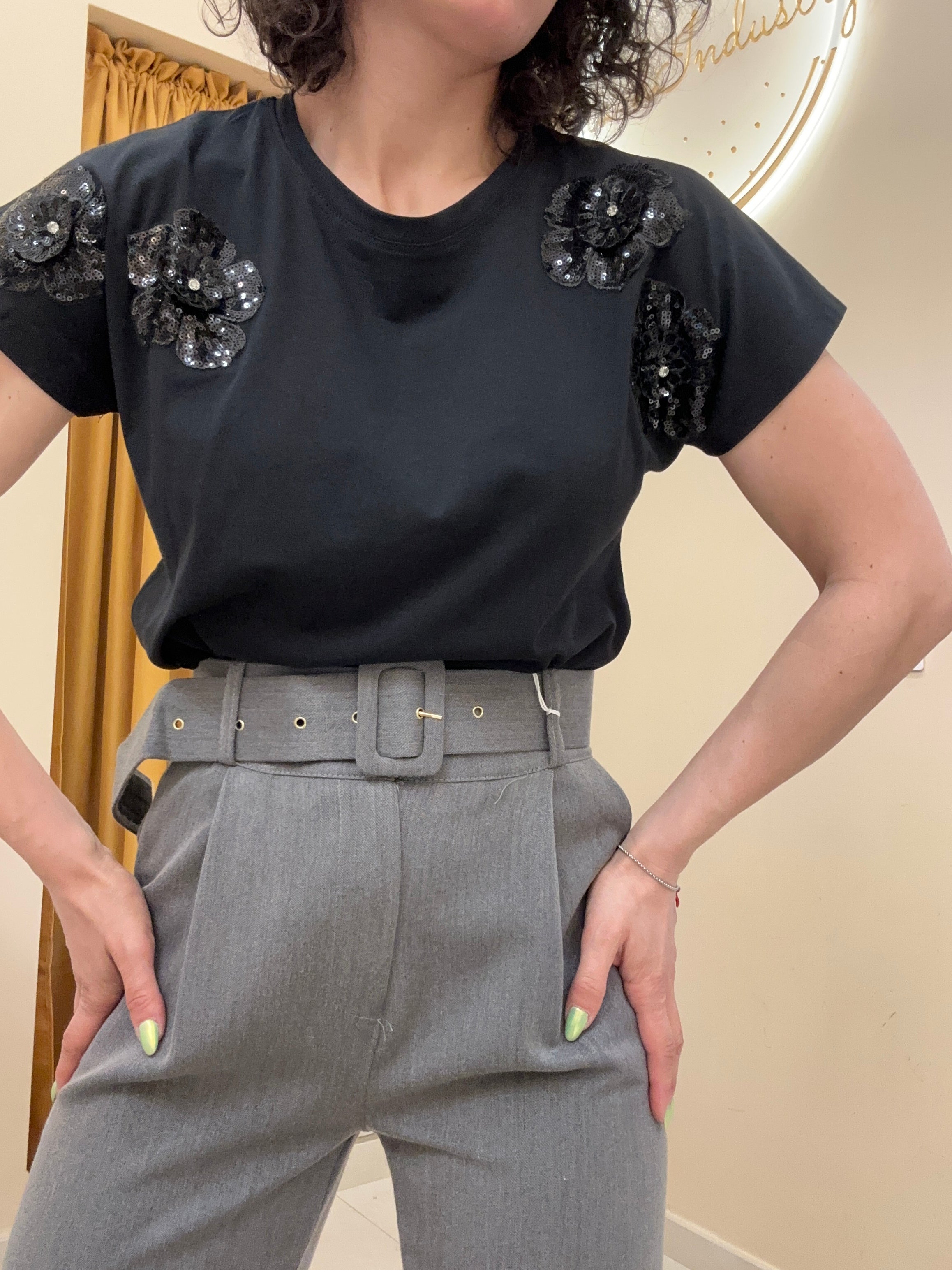 T-shirt fiori paillettes