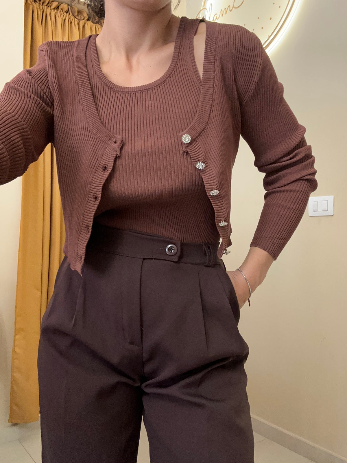 Twin-set con bottoni fiori