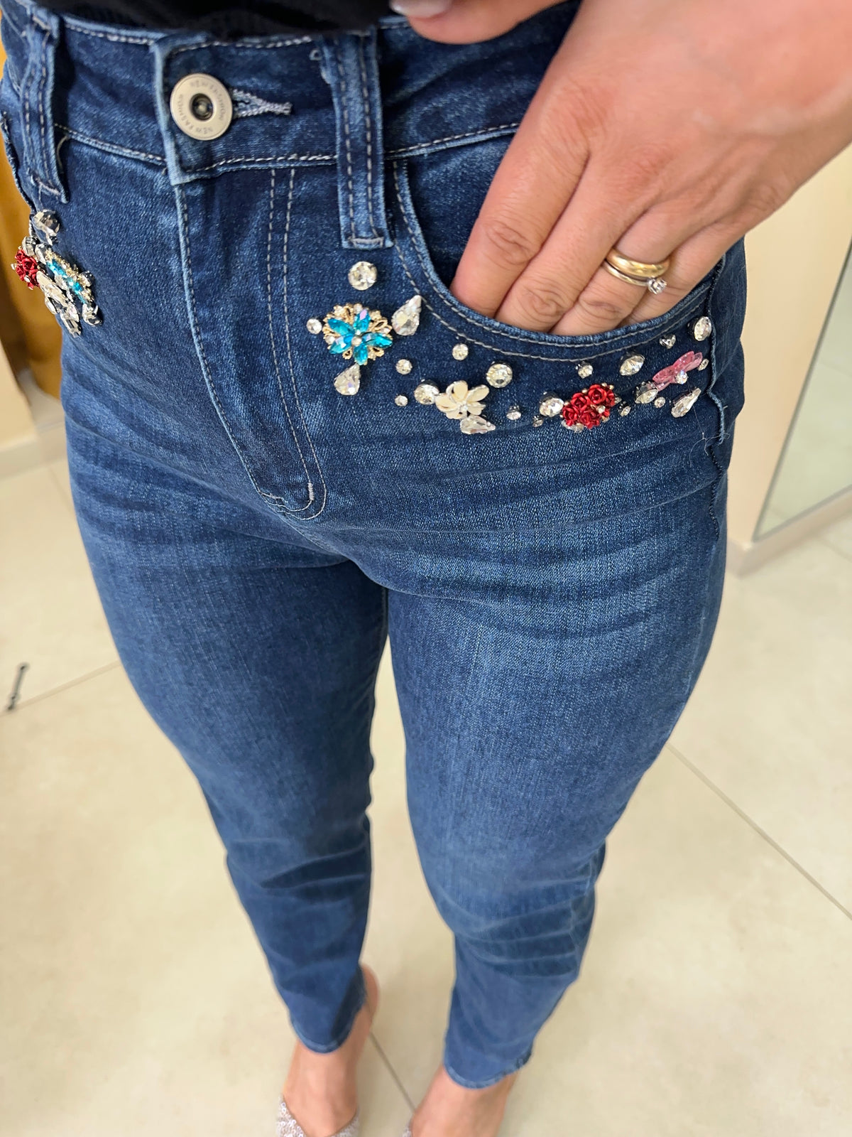 Jeans dettagli delicati 9085-1