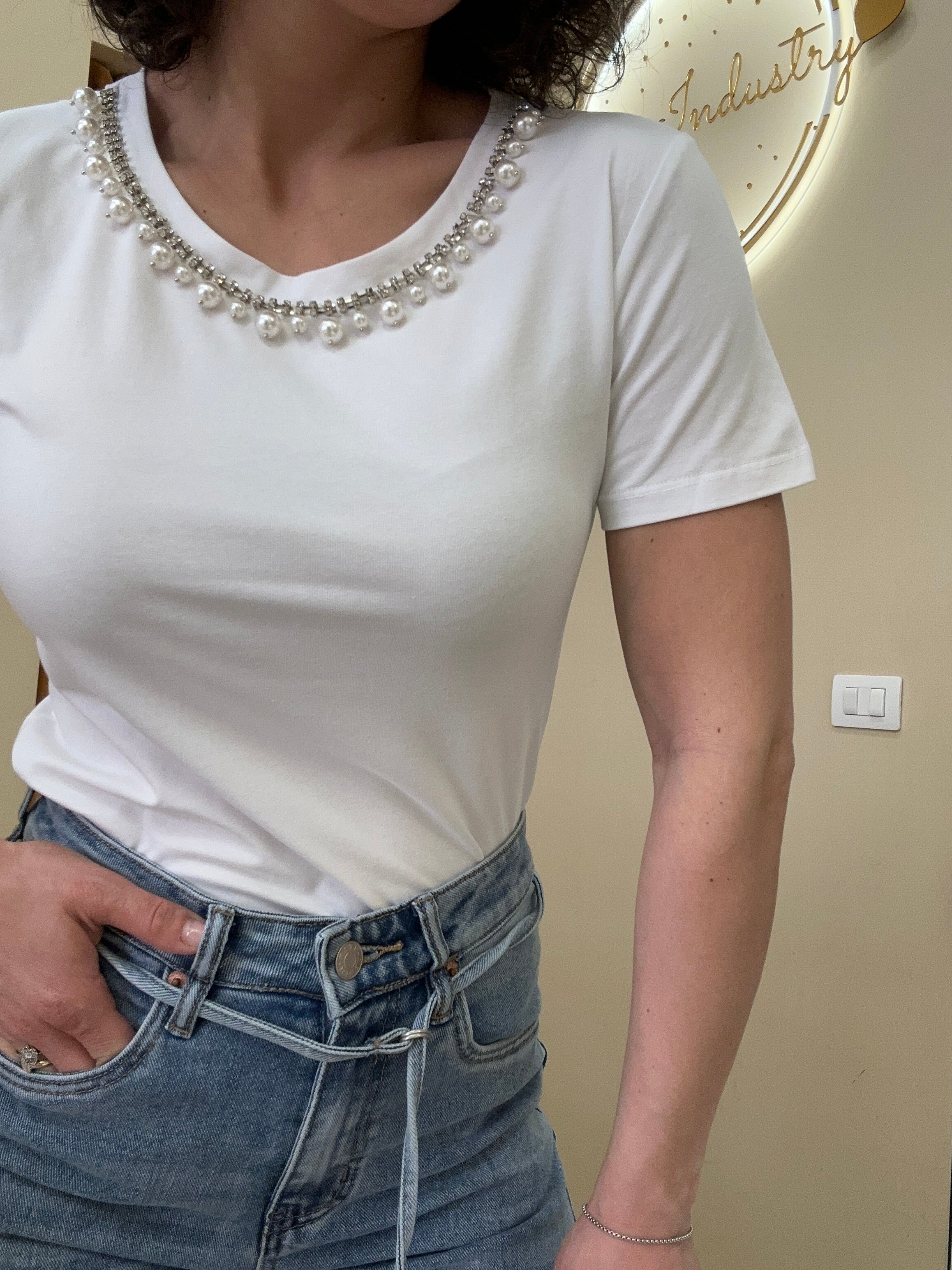 T-shirt collana