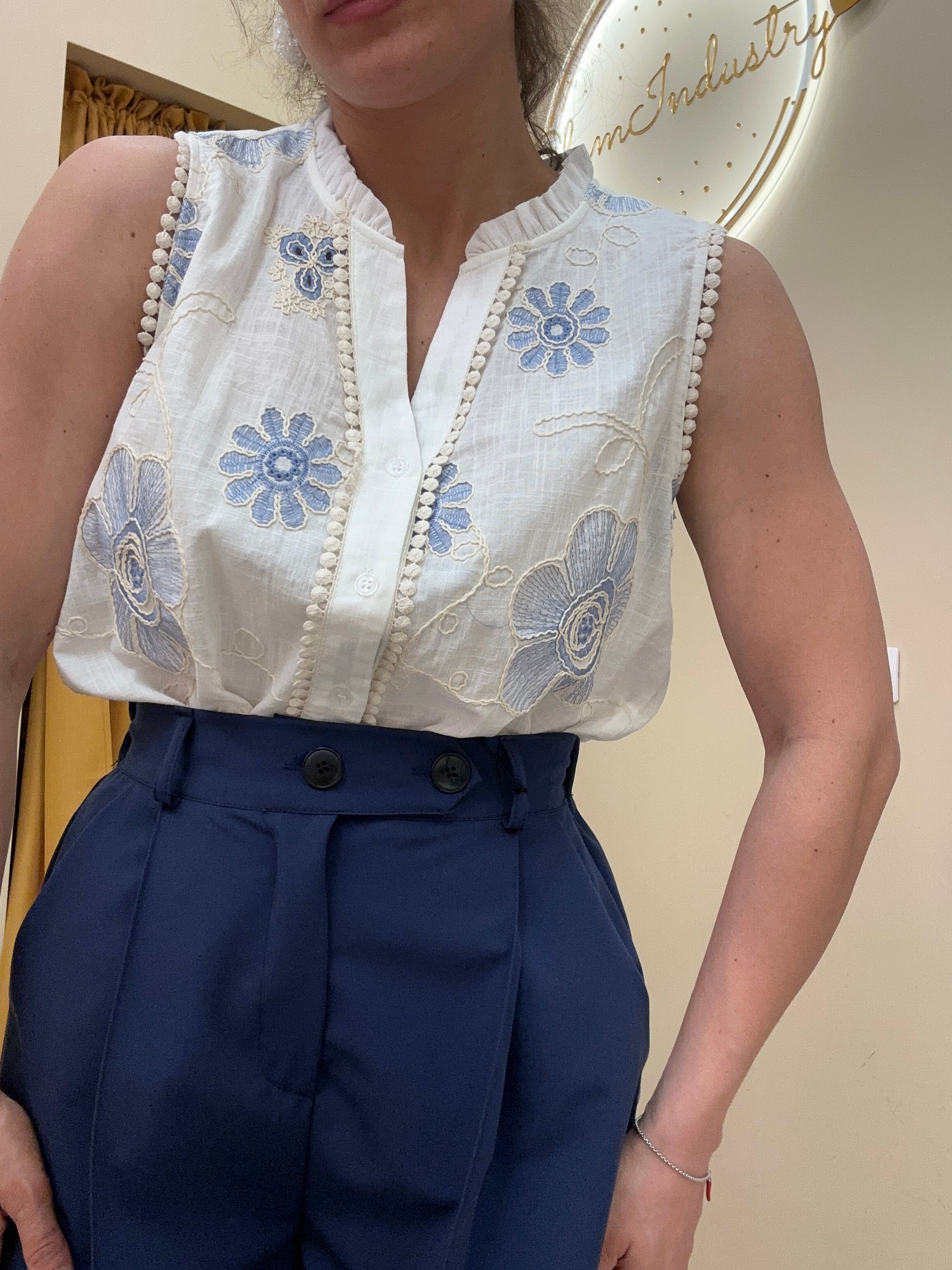 Camicia fiori ricamati