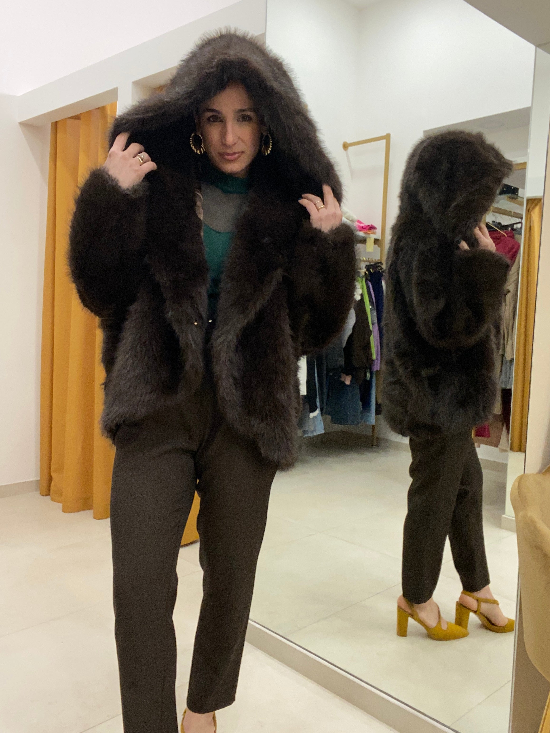 Ecopelliccia marrone asimmetrica con cappuccio