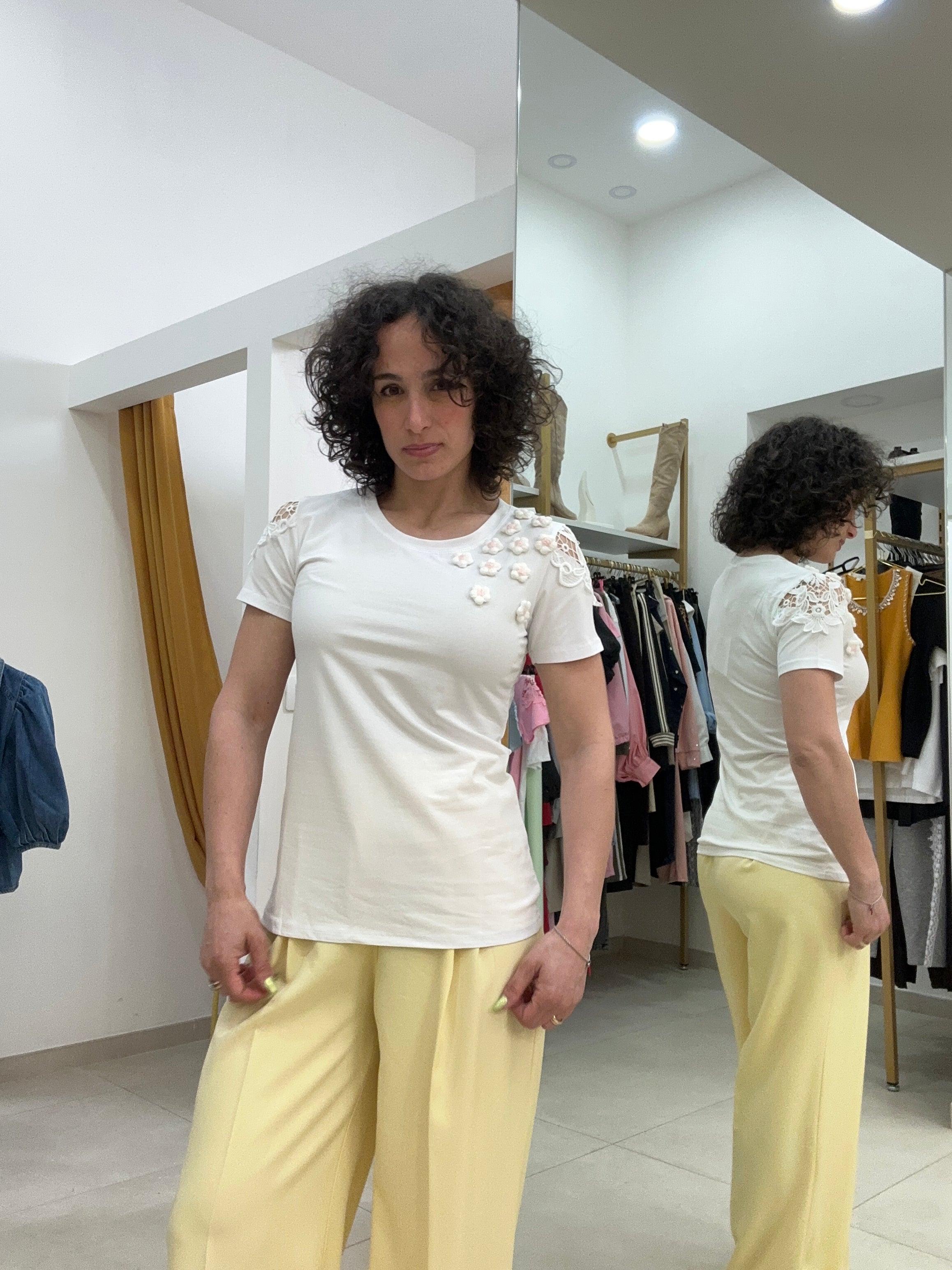 T-shirt fiori e merletto