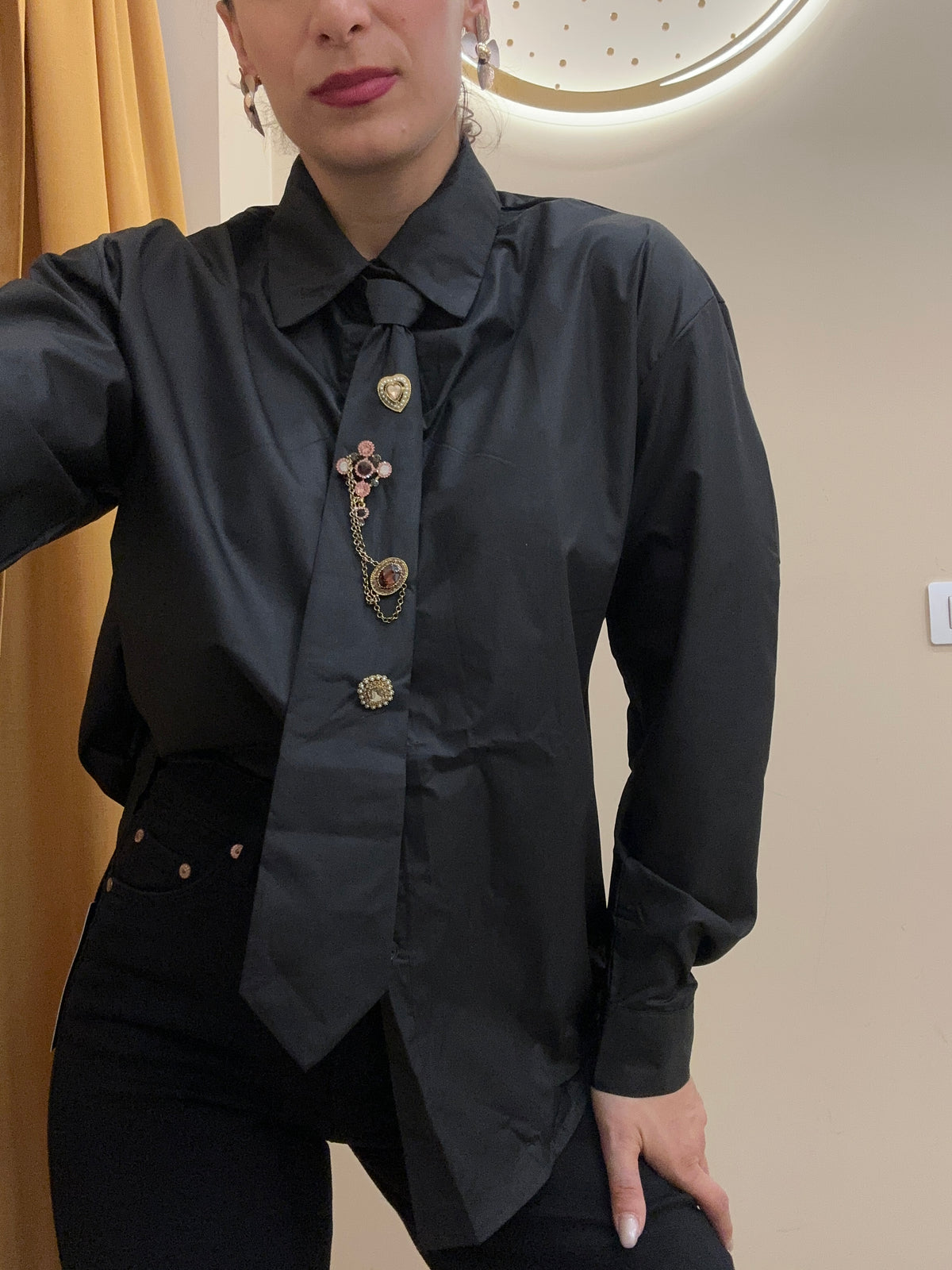 Camicia cravatta particolare
