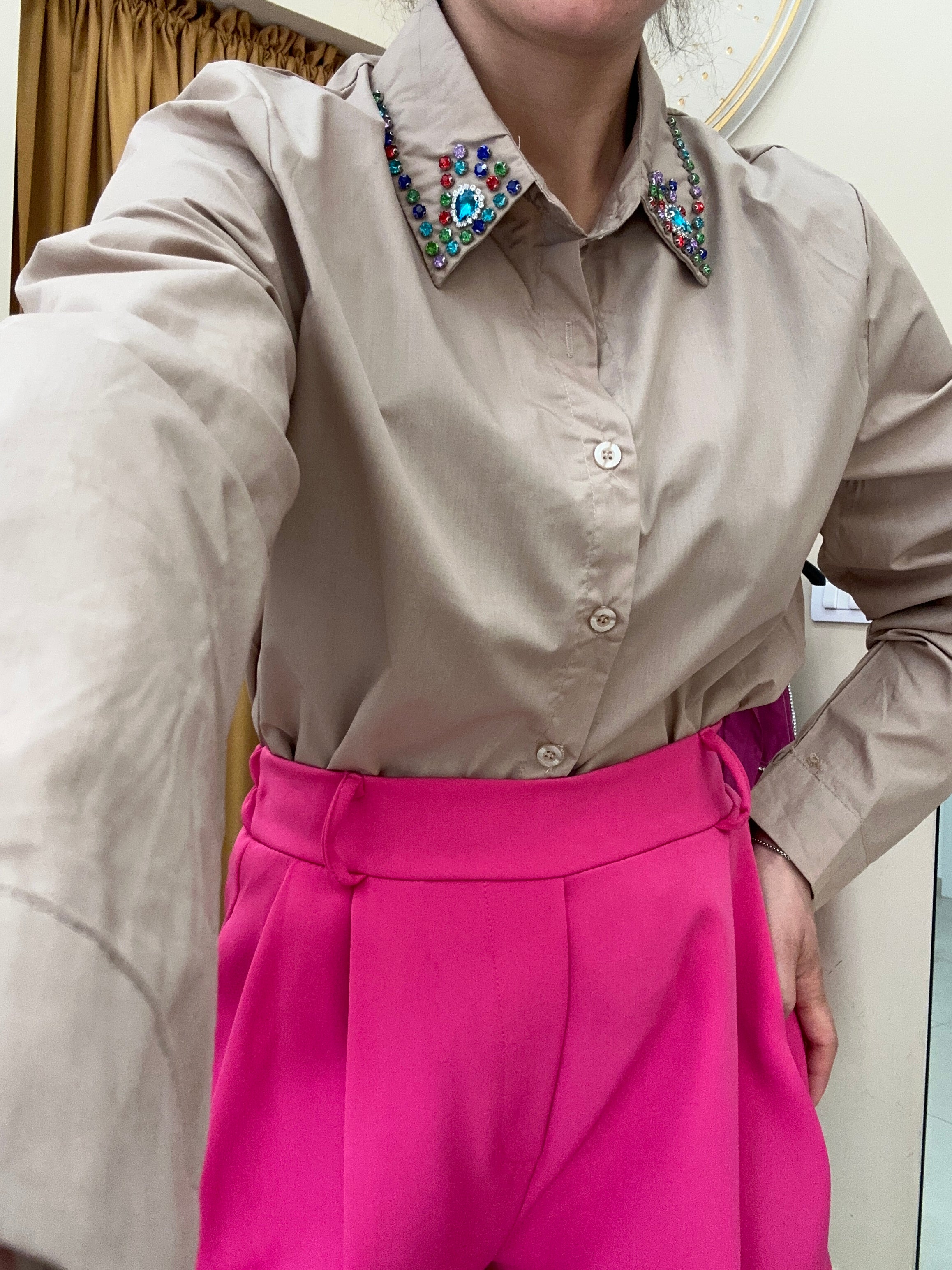 Camicia applicazioni sul colletto