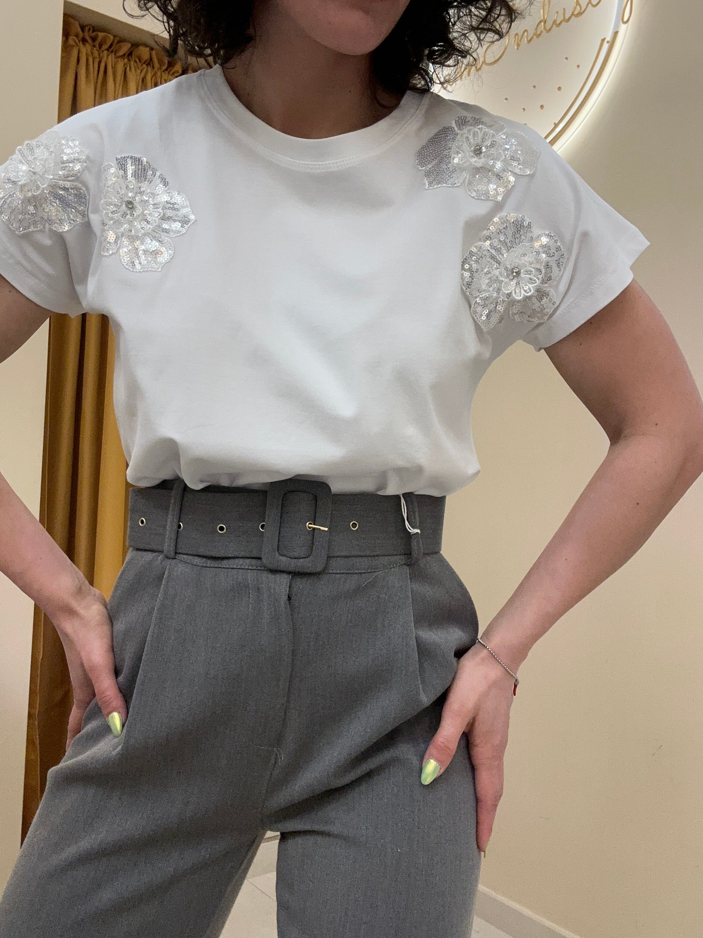 T-shirt fiori paillettes