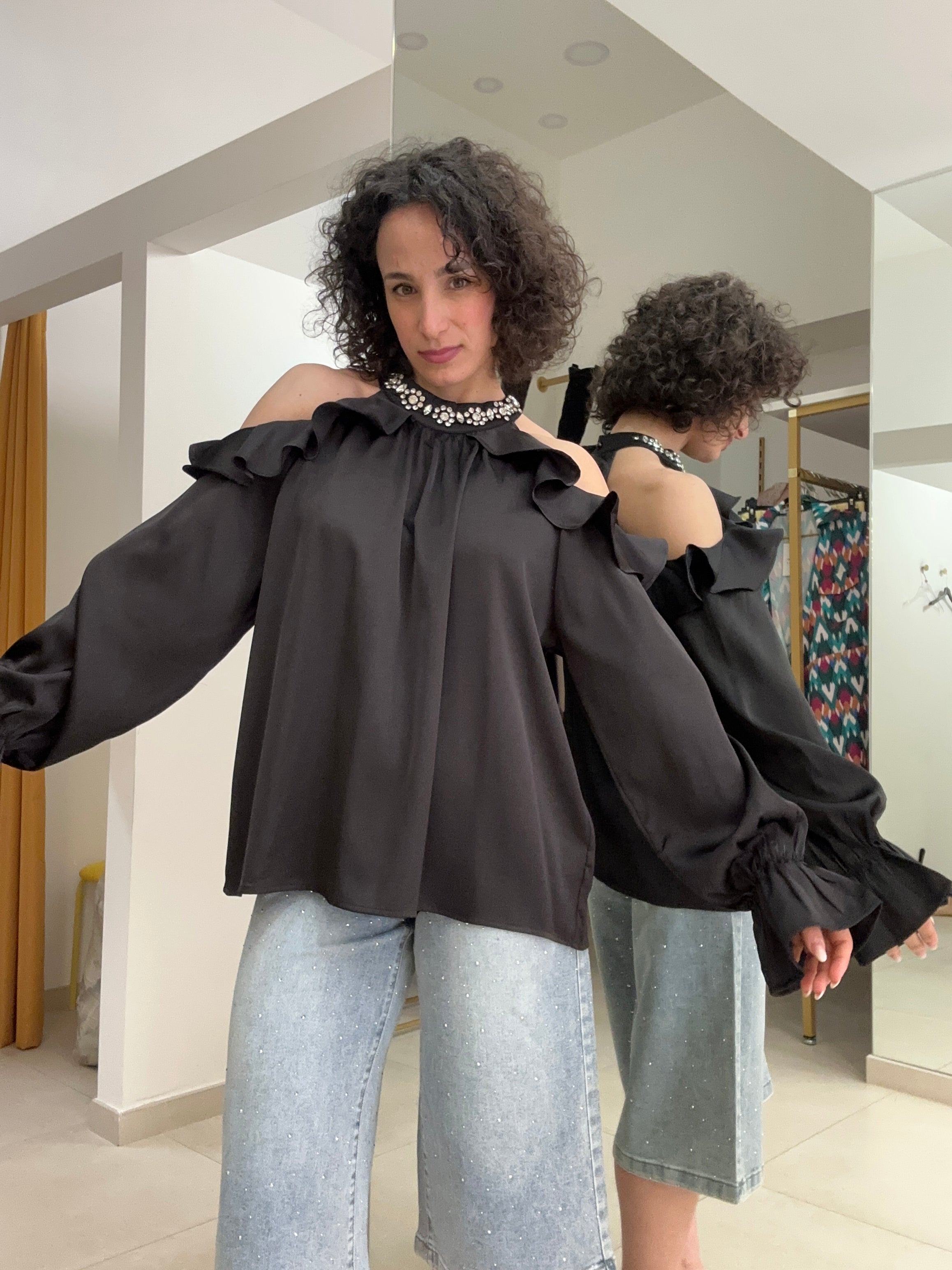 Blusa effetto collana