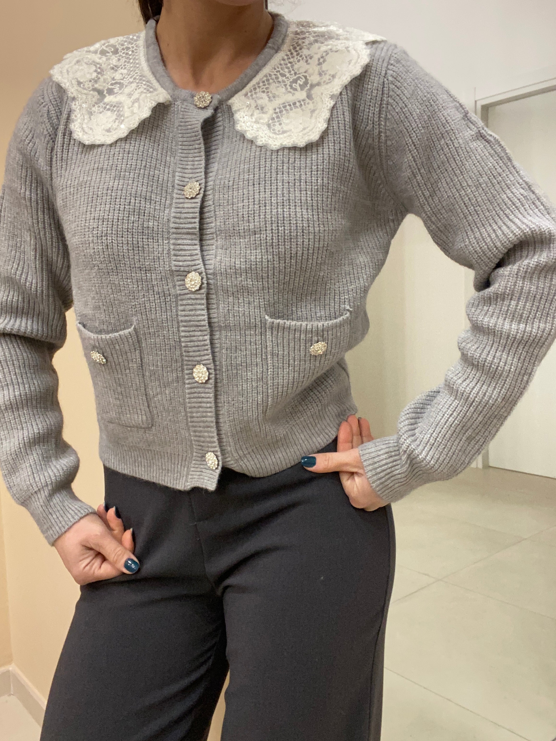 Cardigan colletto e bottoni