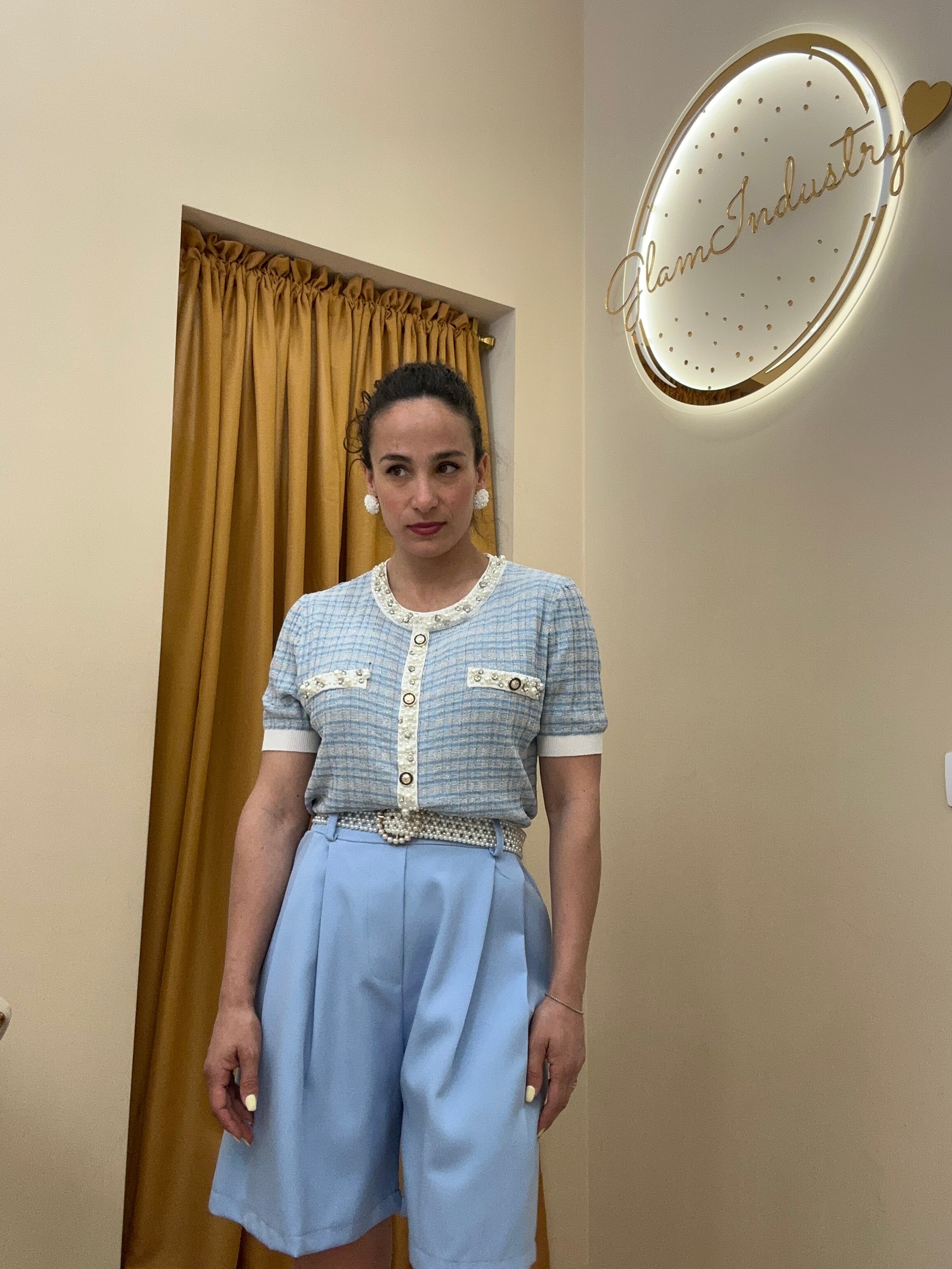 Maglia Celeste bonbon filo leggera con applicazioni