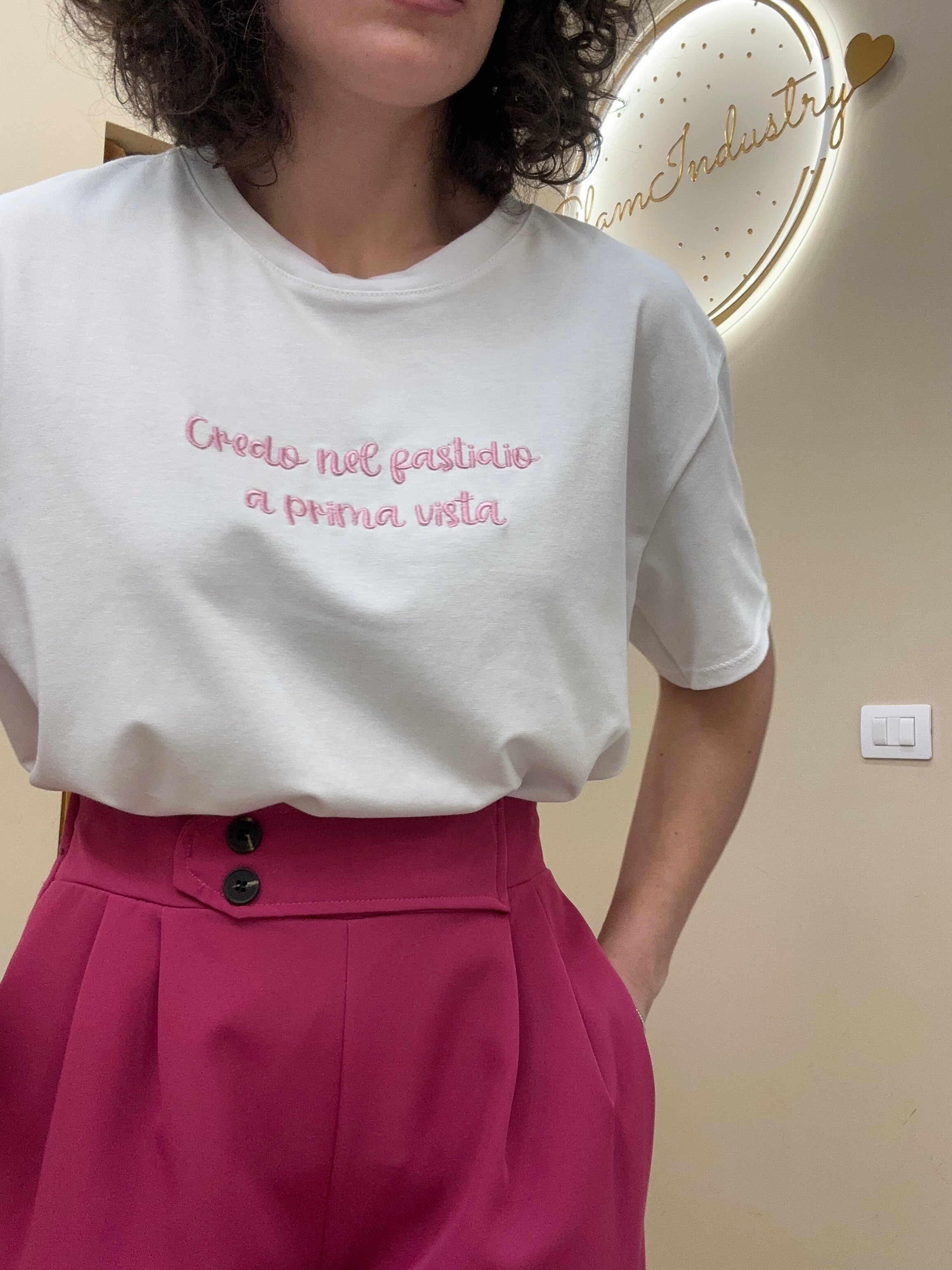 T-Shirt “credo nel fastidio a prima vista “ rosa