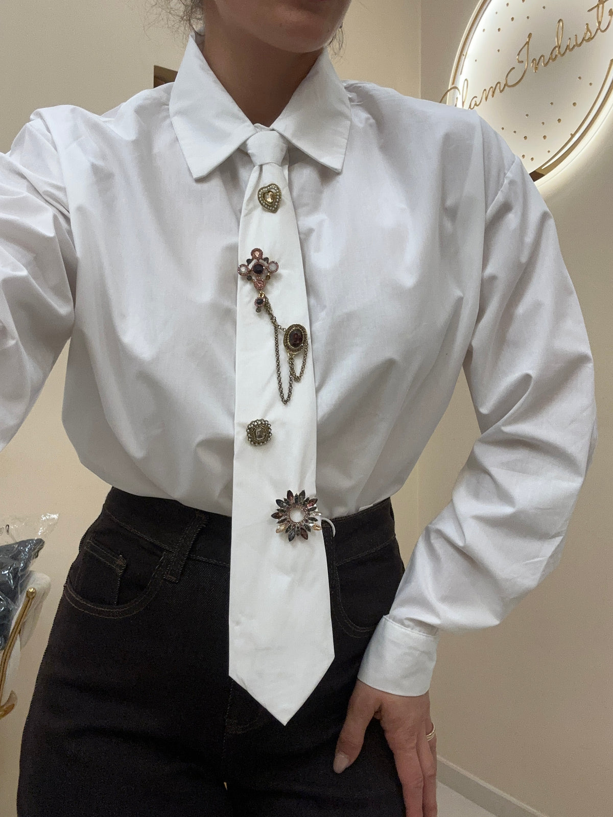 Camicia cravatta particolare