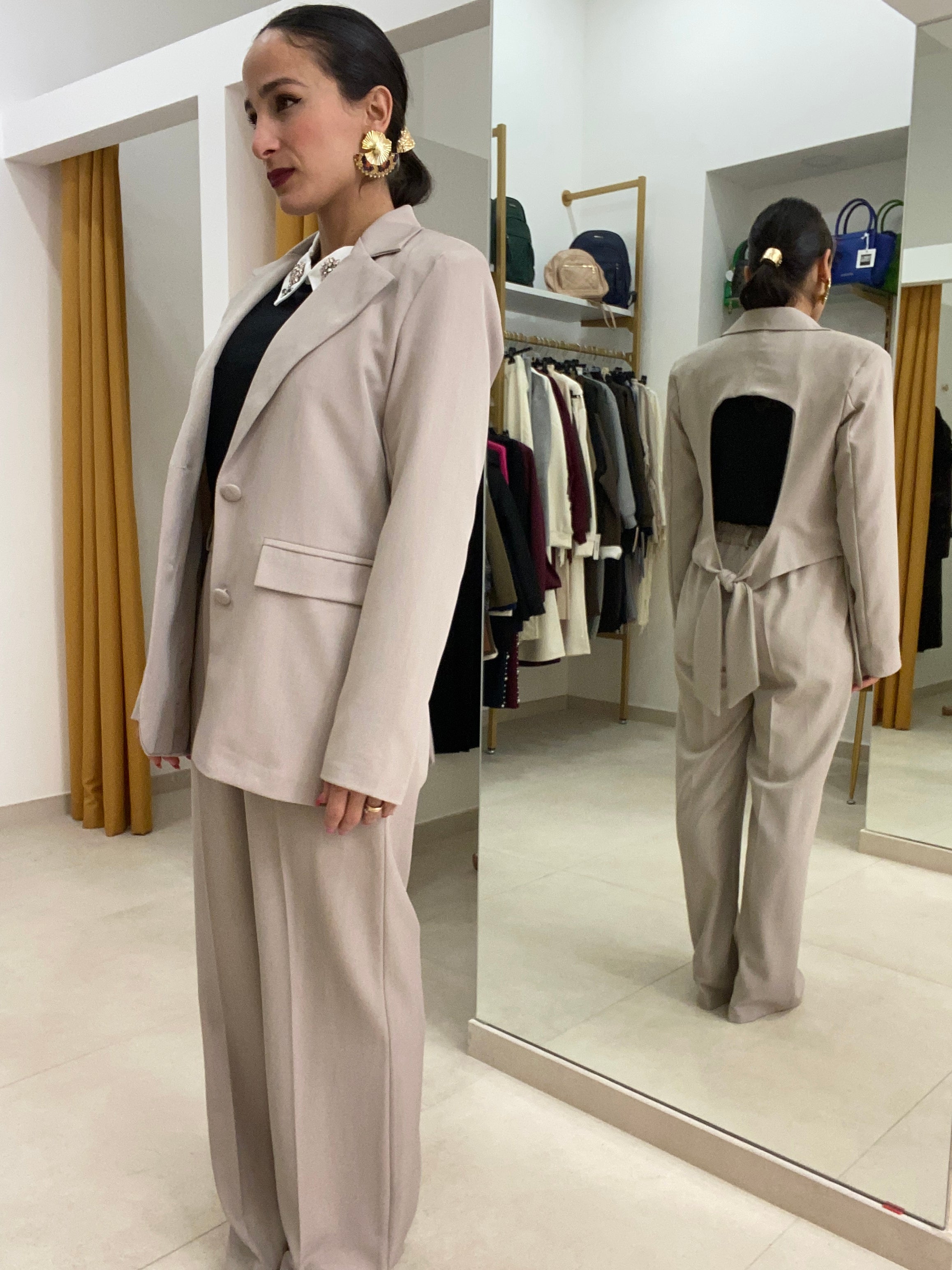 Tailleur scollatura posteriore