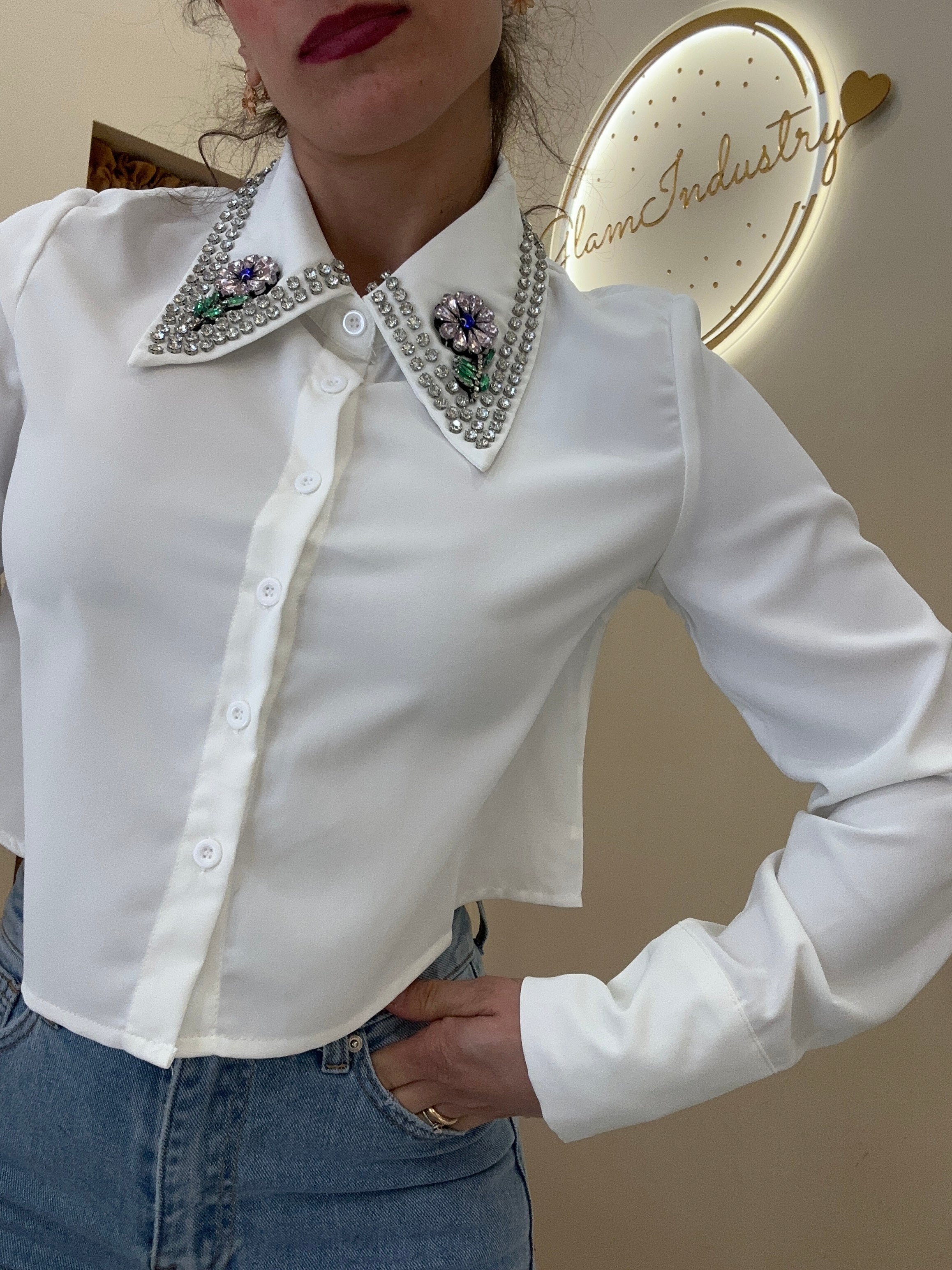 Camicia crop collo gioiello
