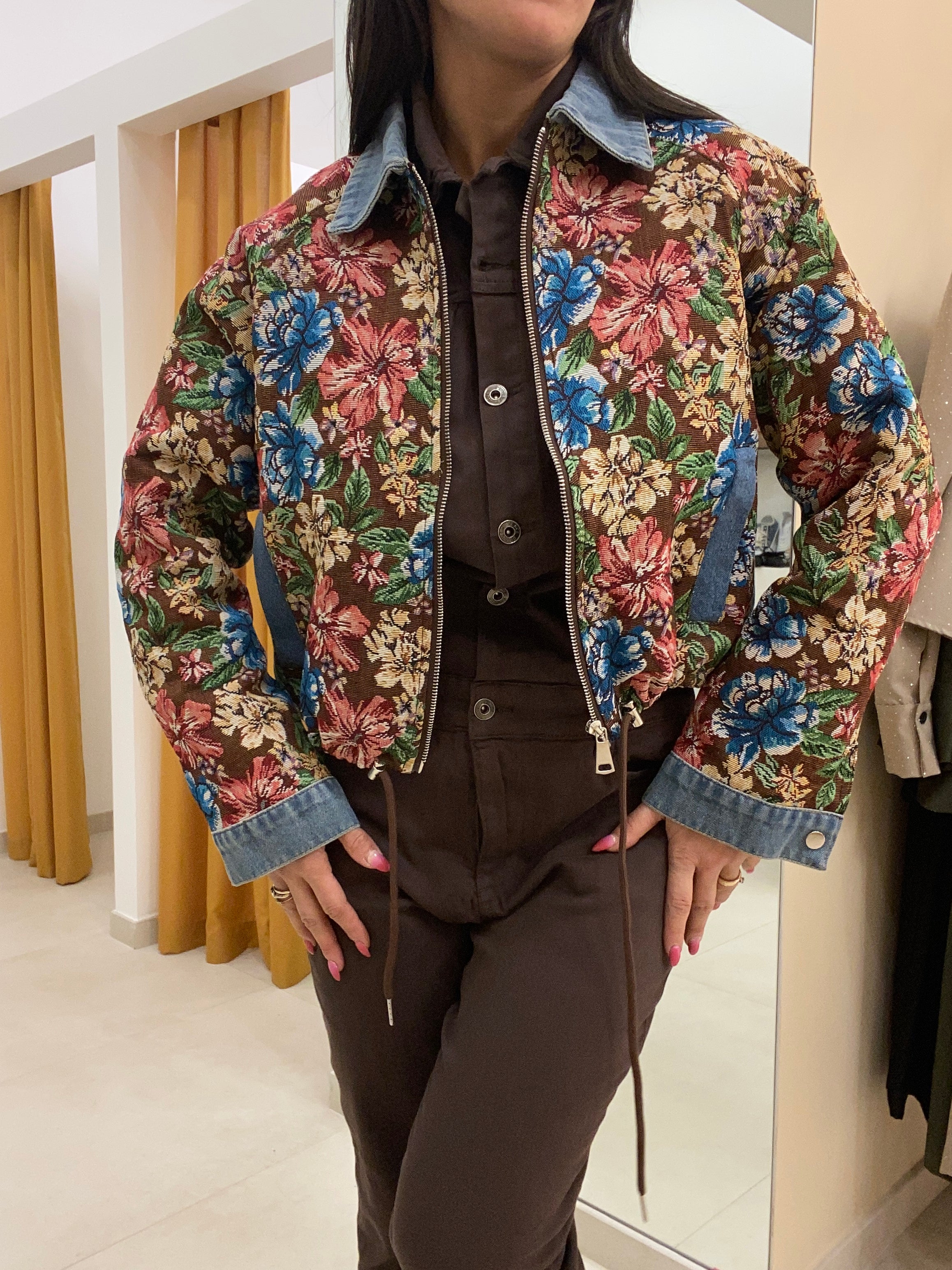 Giacca denim e fiori strutturata