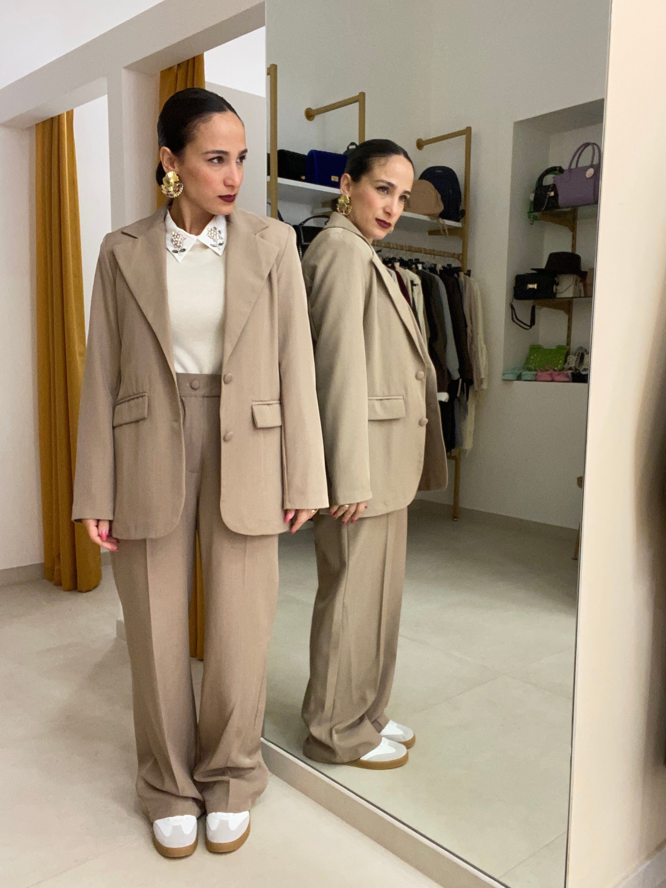 Tailleur scollatura posteriore