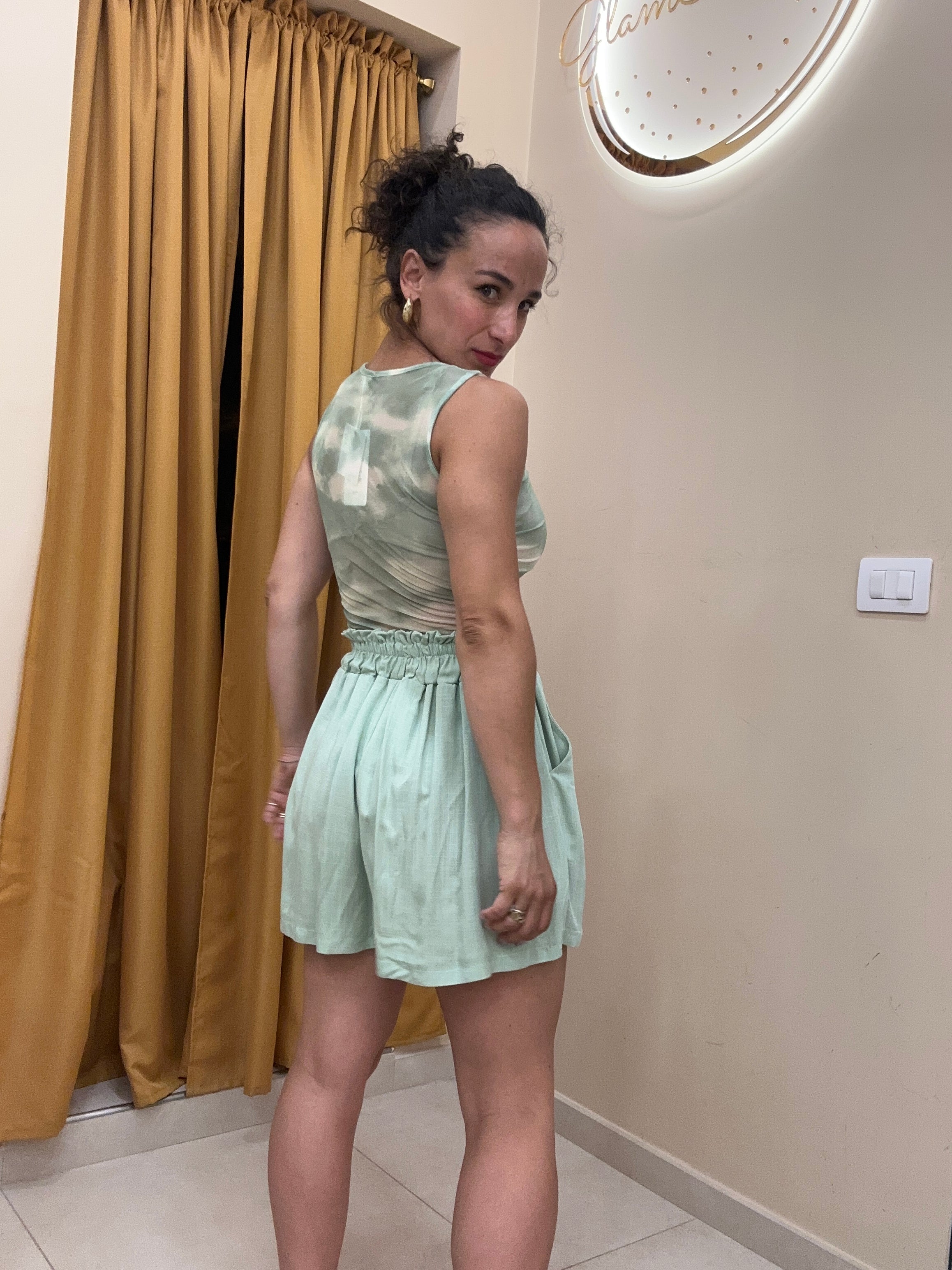 Short ampio