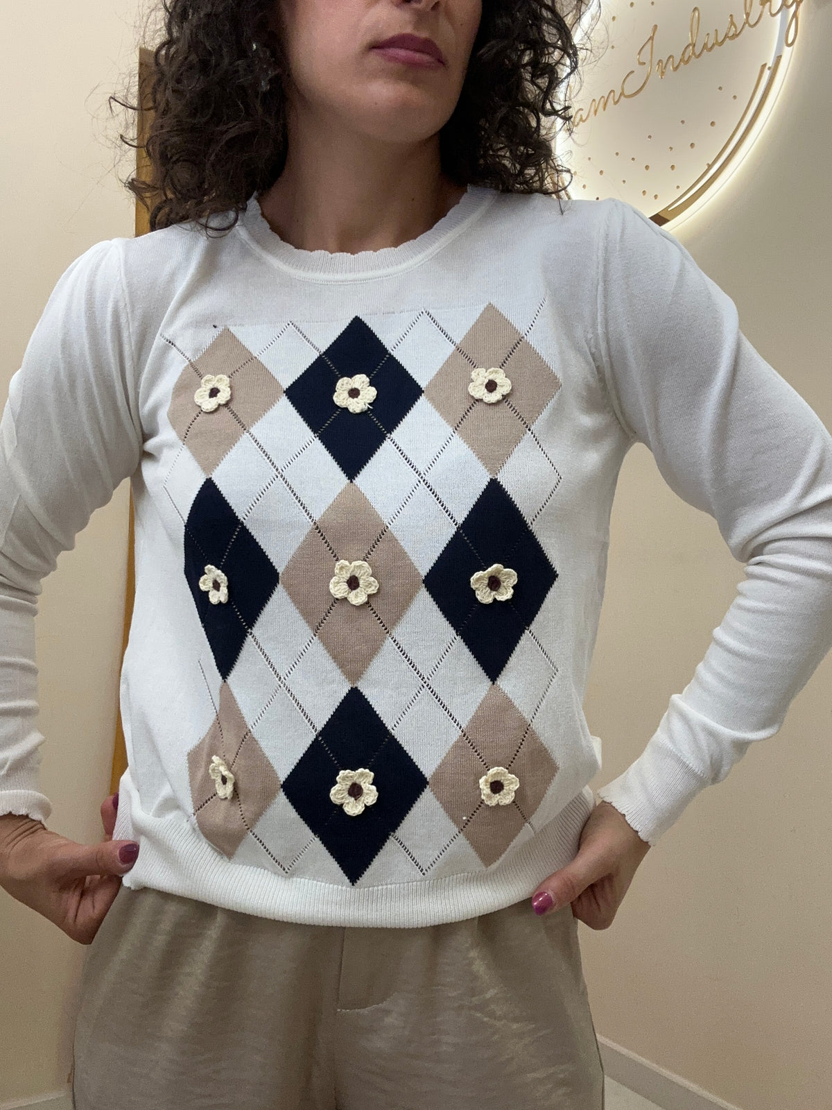 Maglione in filo rombi e fiori