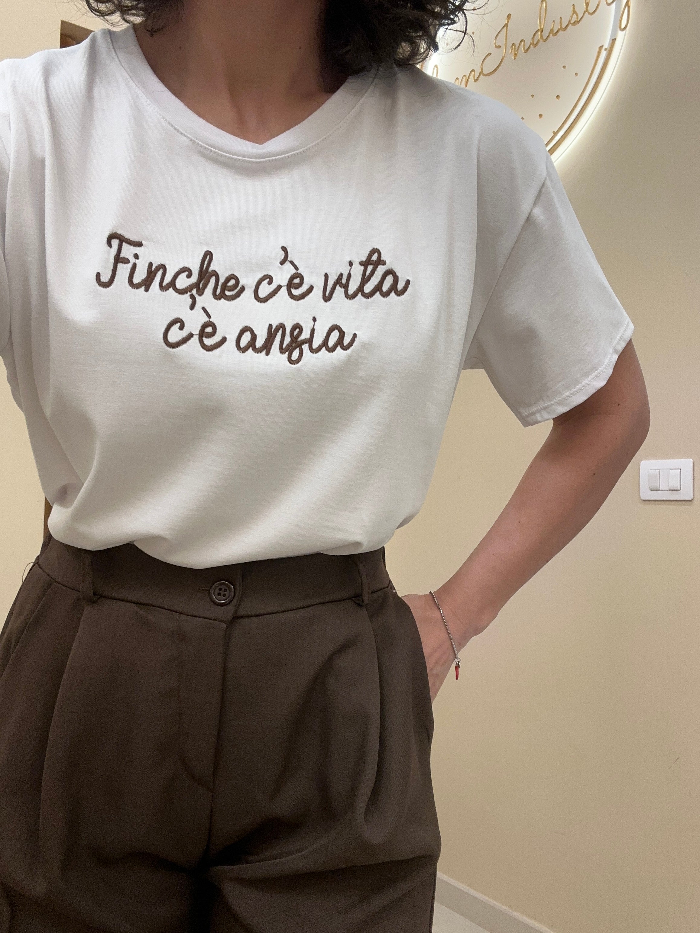 T-Shirt “ finché c’è vita c’è ansia” marrone