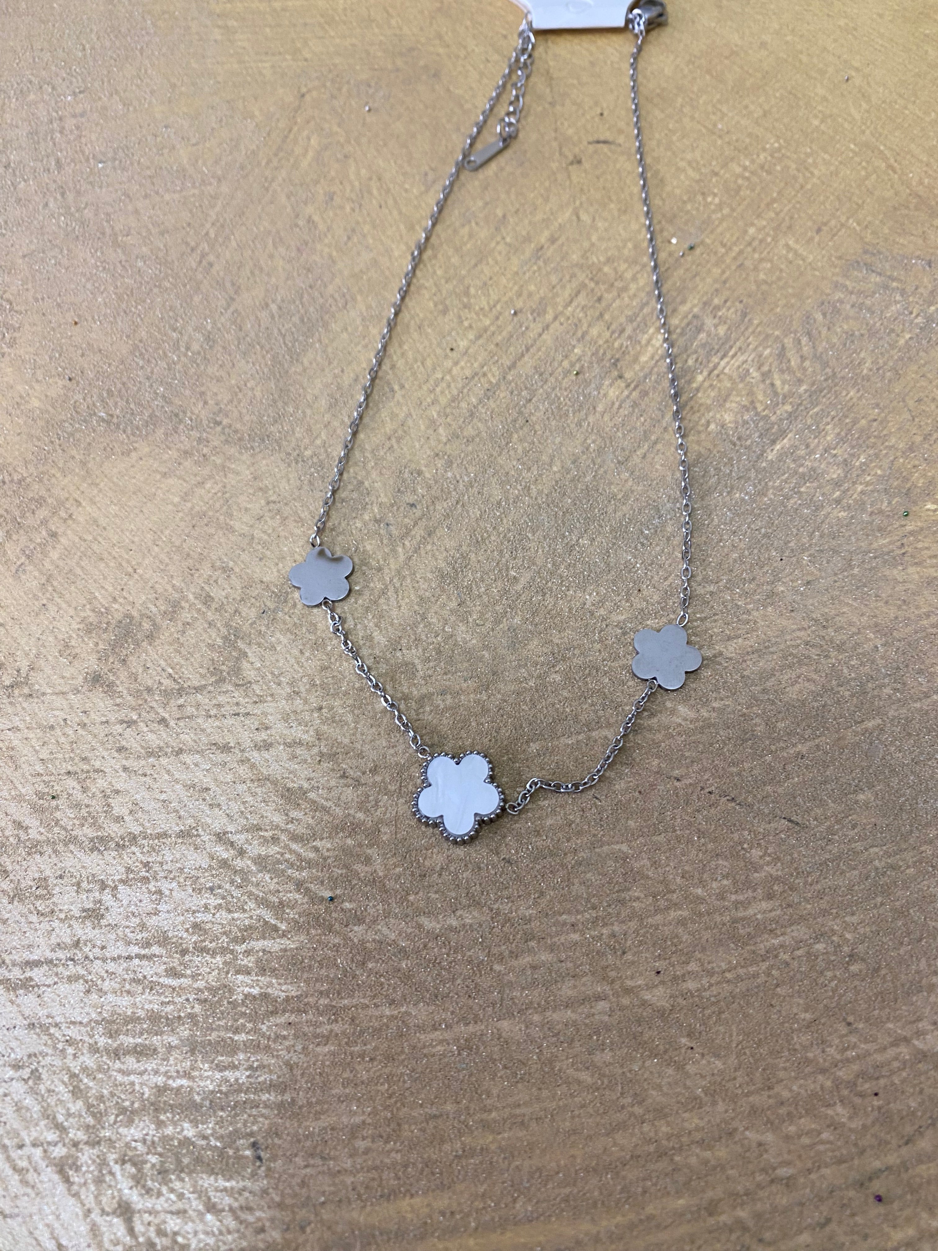 Collana argento con tre fiori