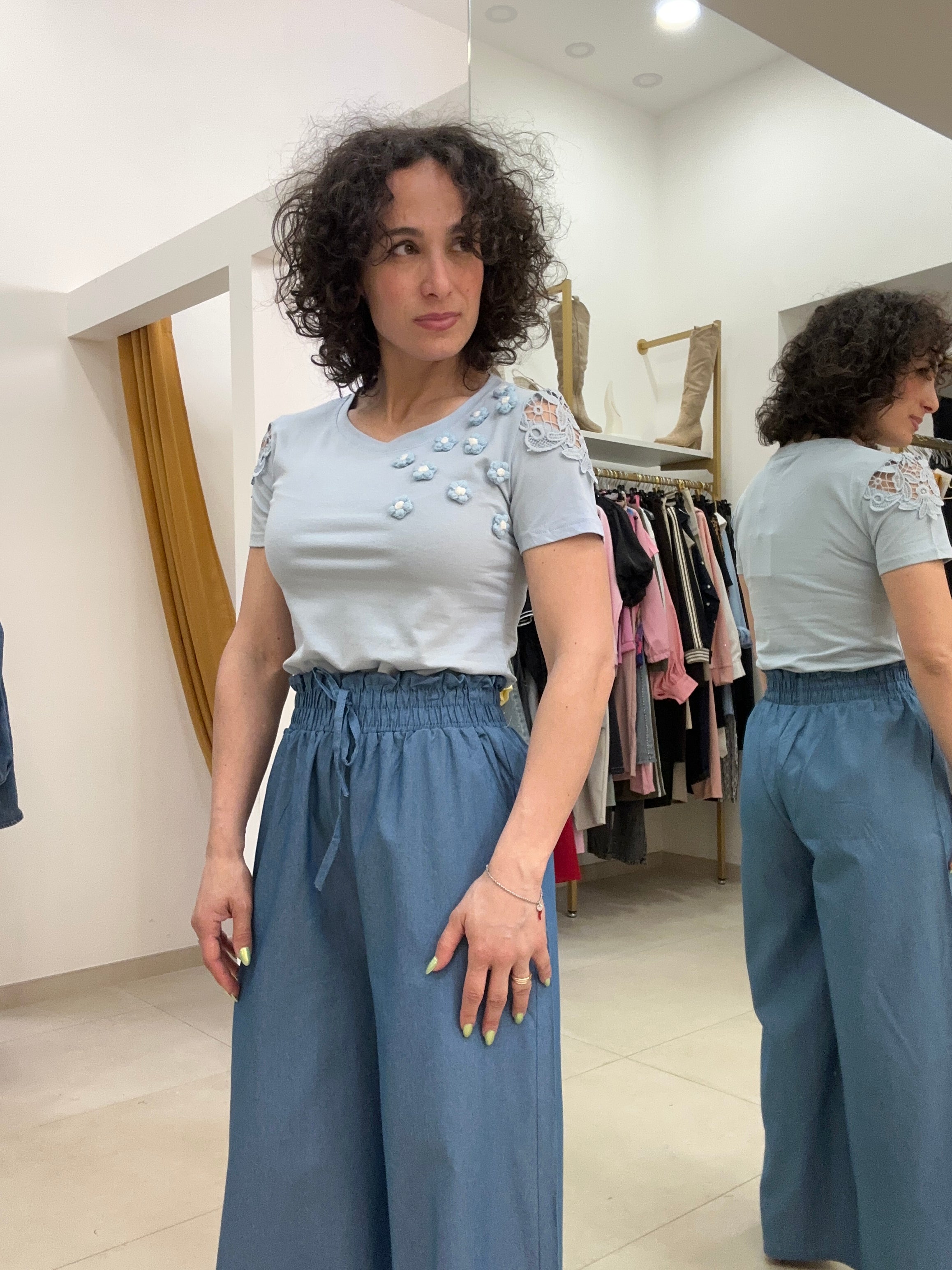 T-shirt fiori e merletto