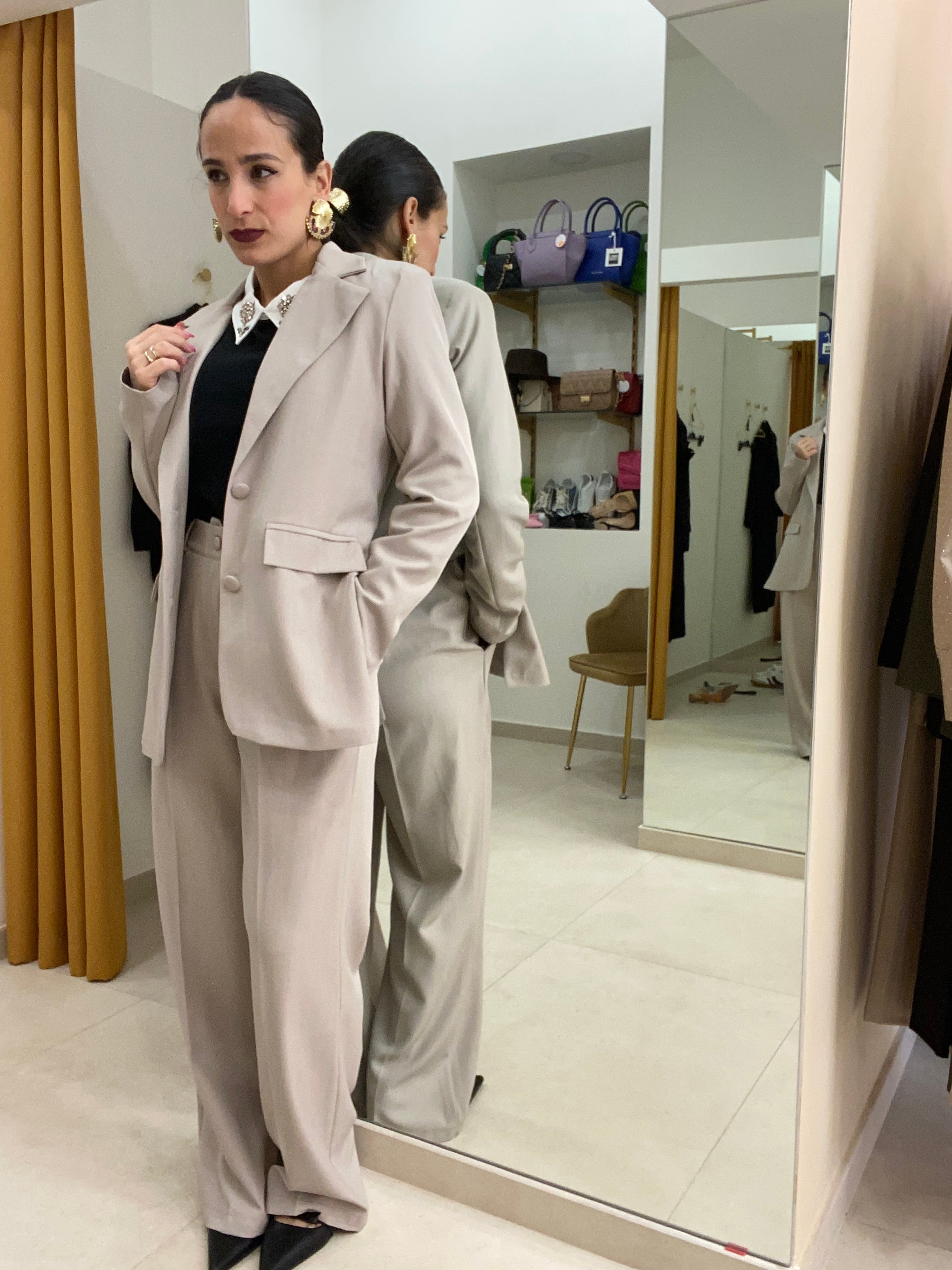 Tailleur scollatura posteriore