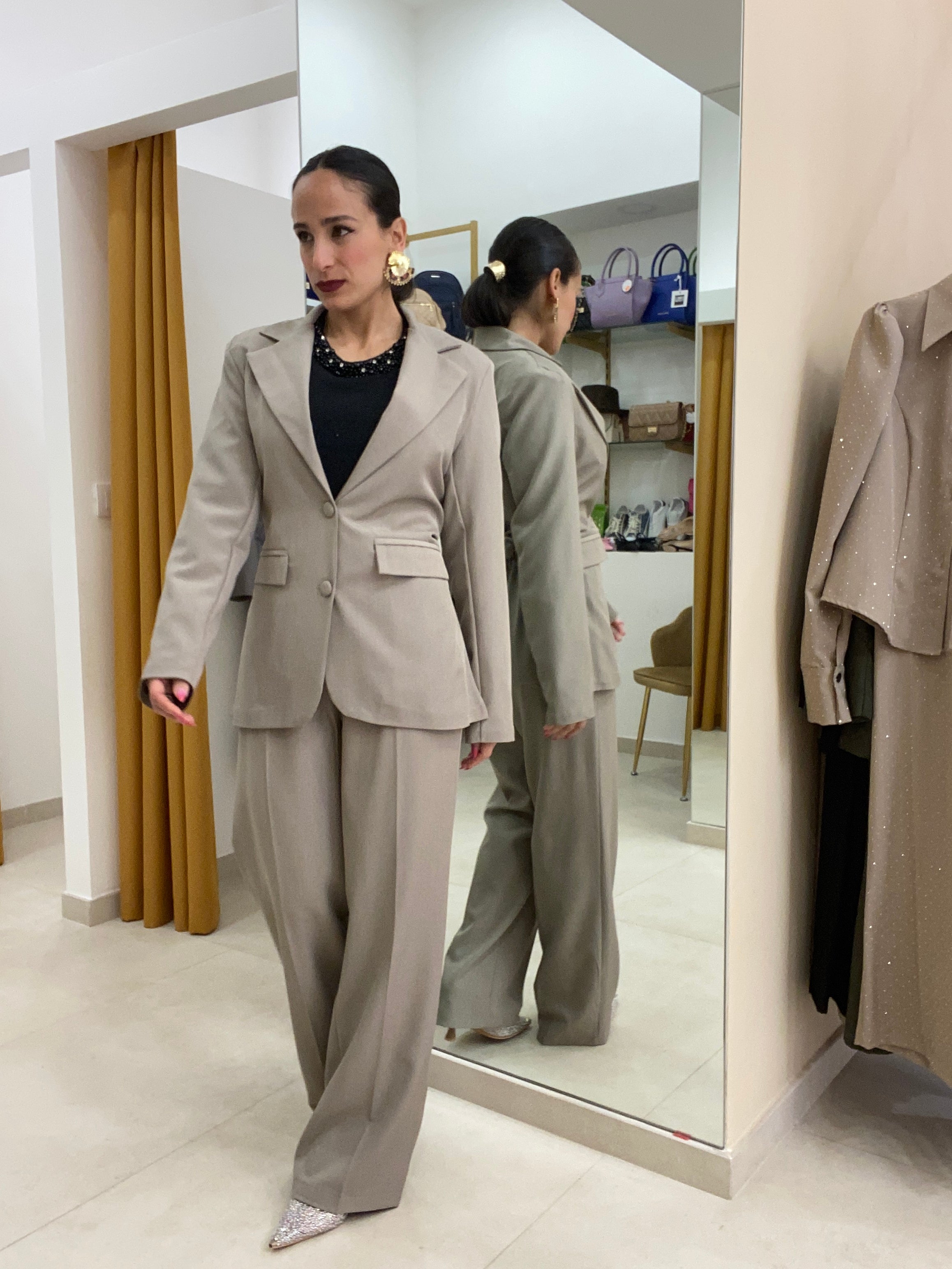 Tailleur scollatura posteriore