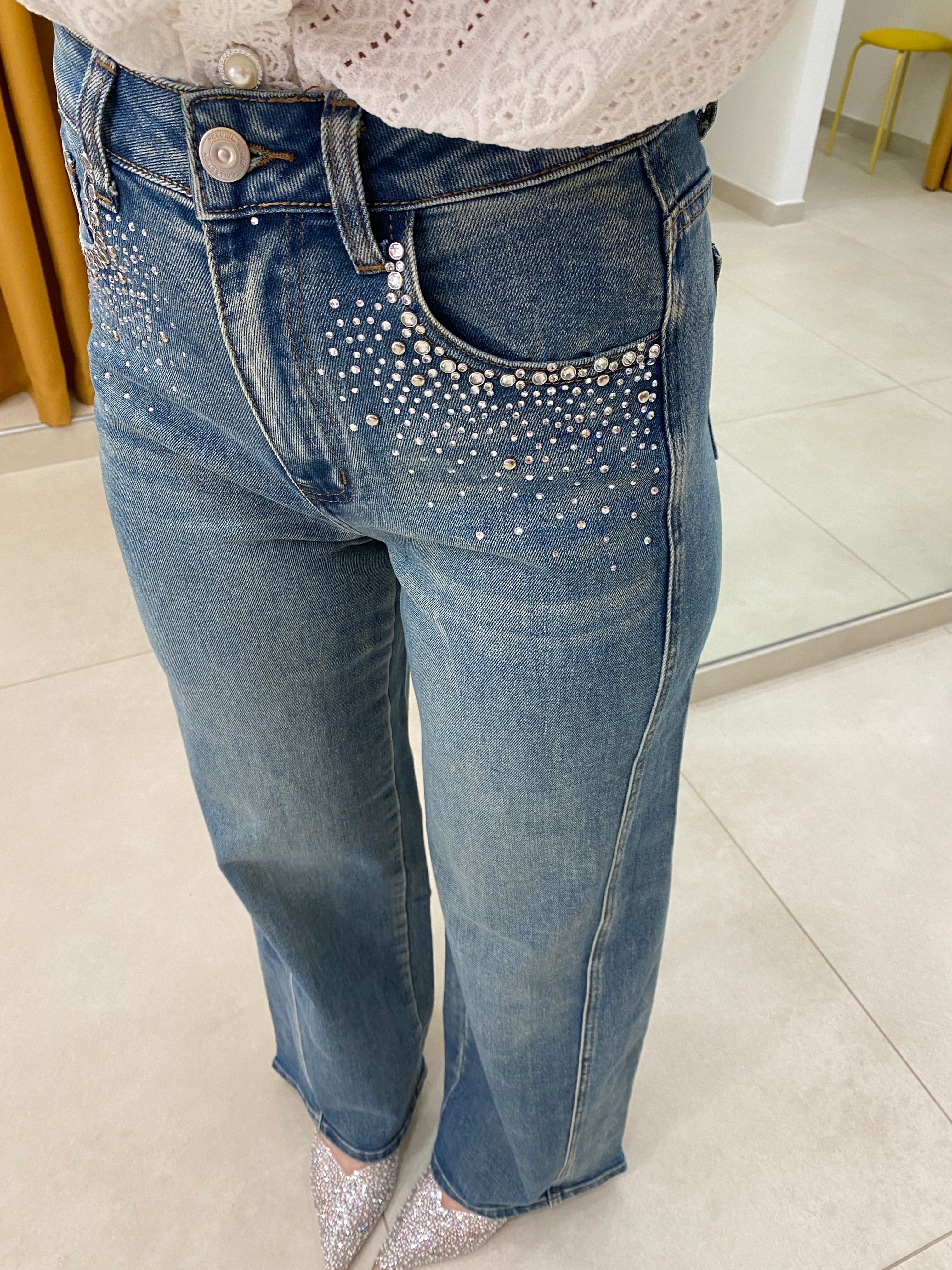 Jeans palazzo con dettaglio