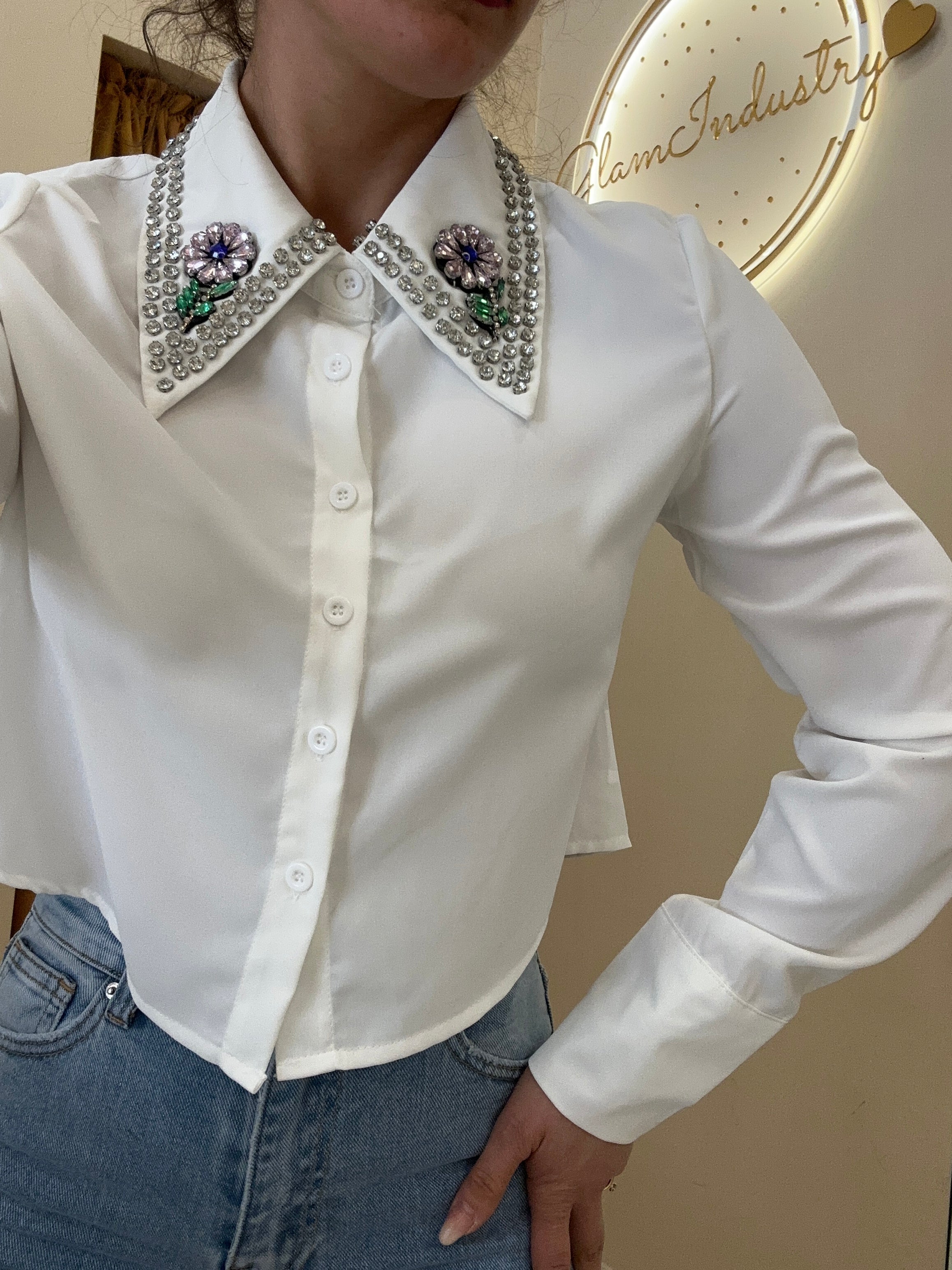 Camicia crop collo gioiello