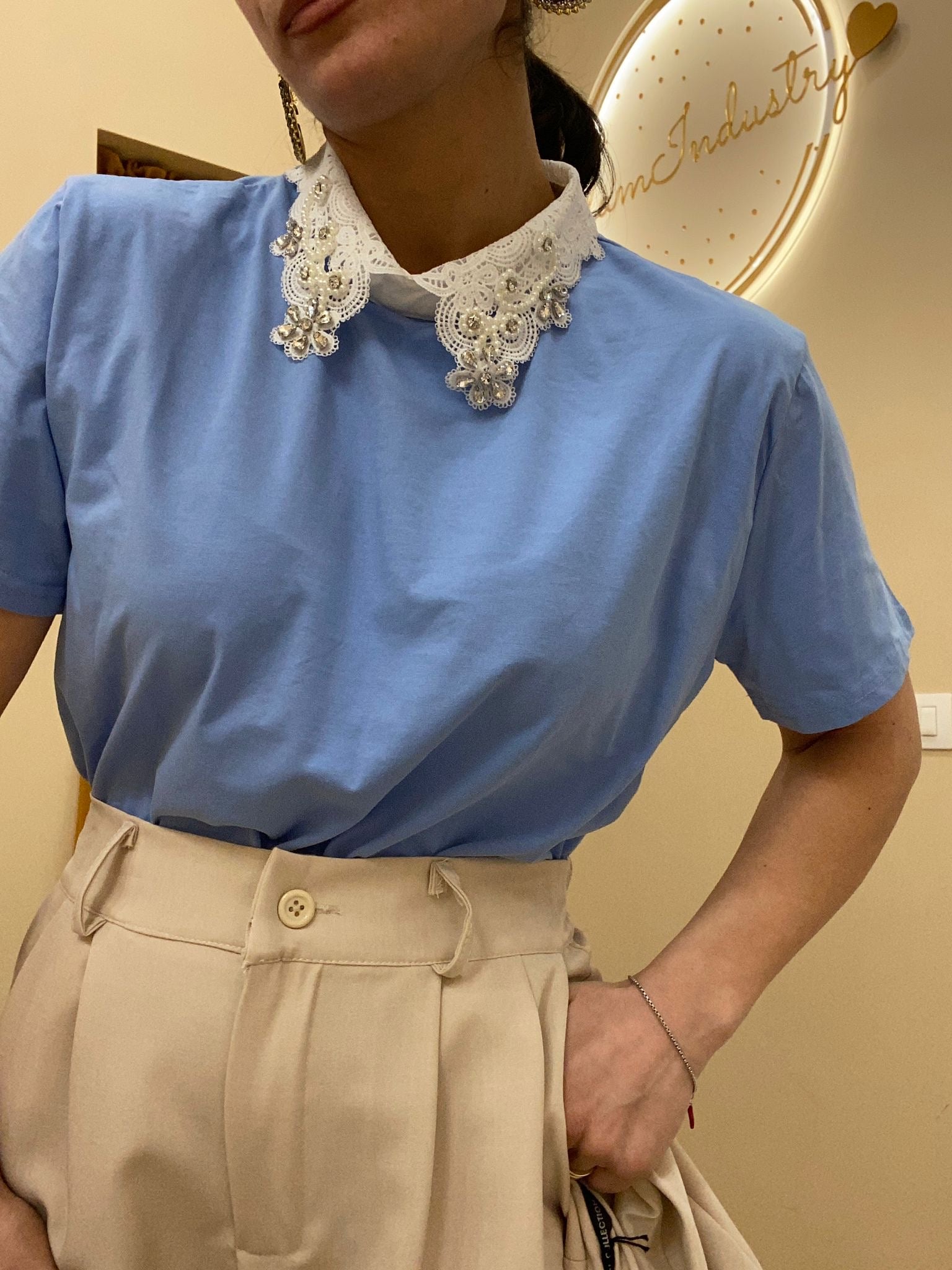 T-shirt colletto macrame