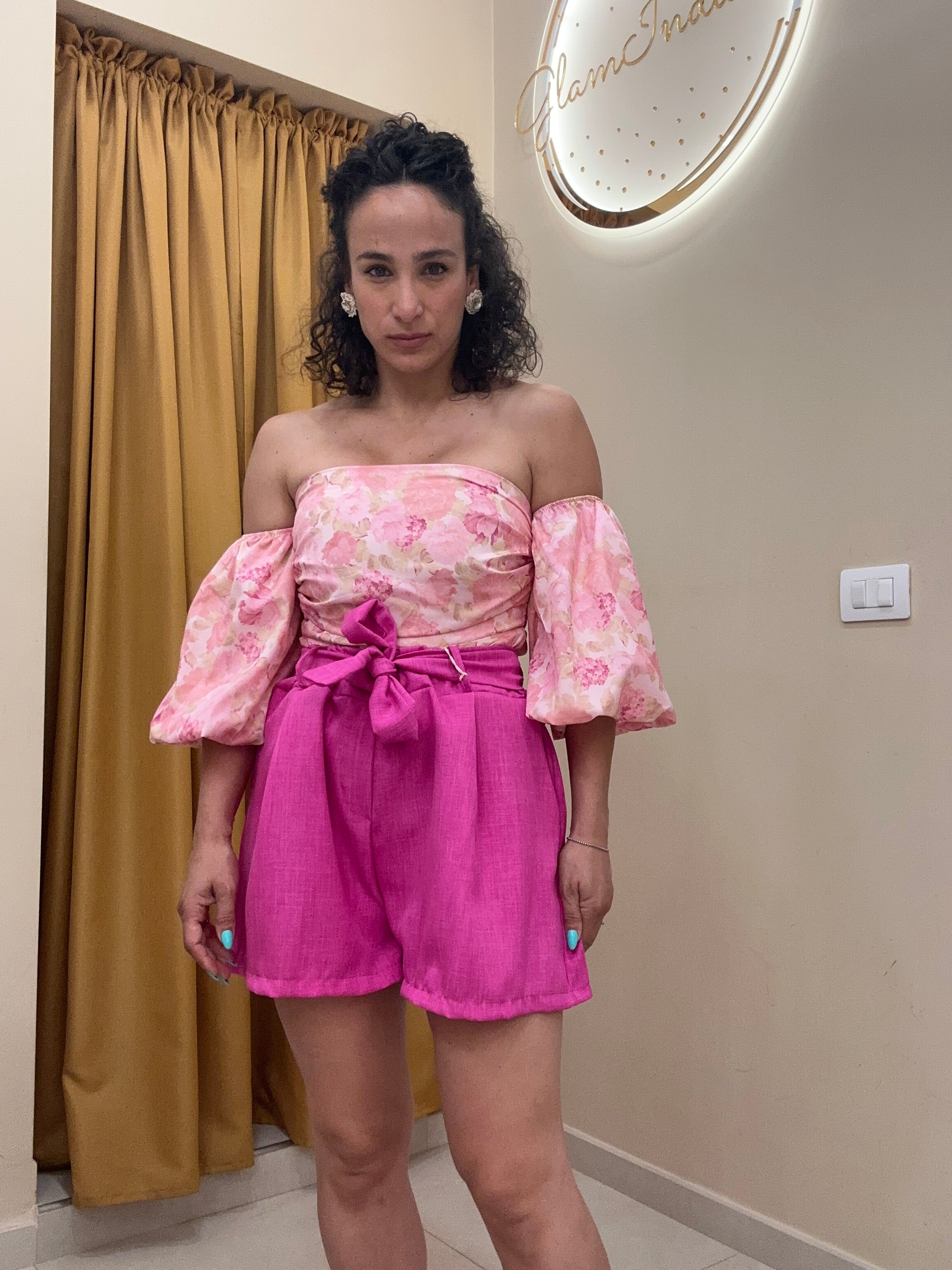 Short elastico in vita con fiocco