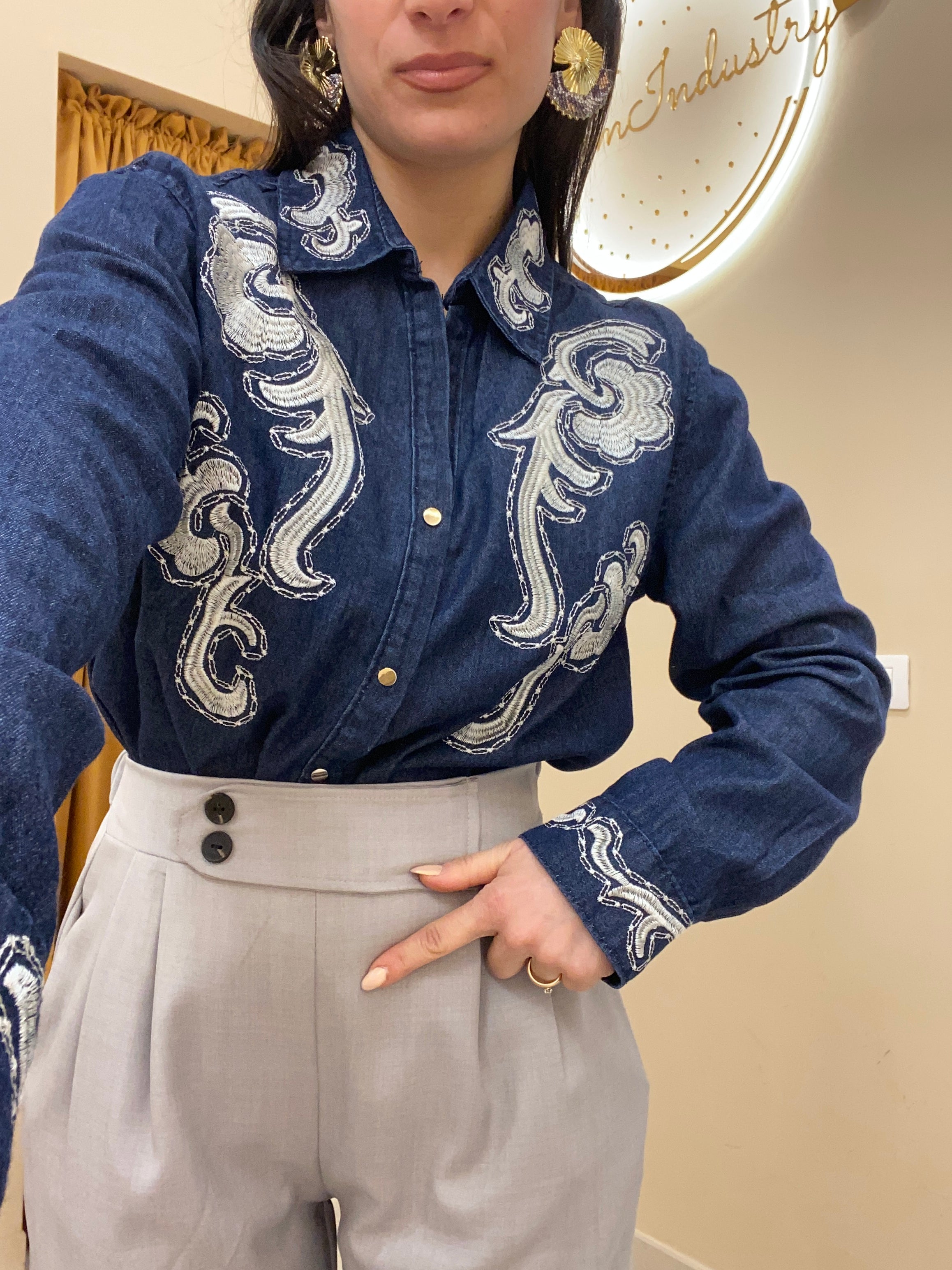 Camicia jeans ricami grigi