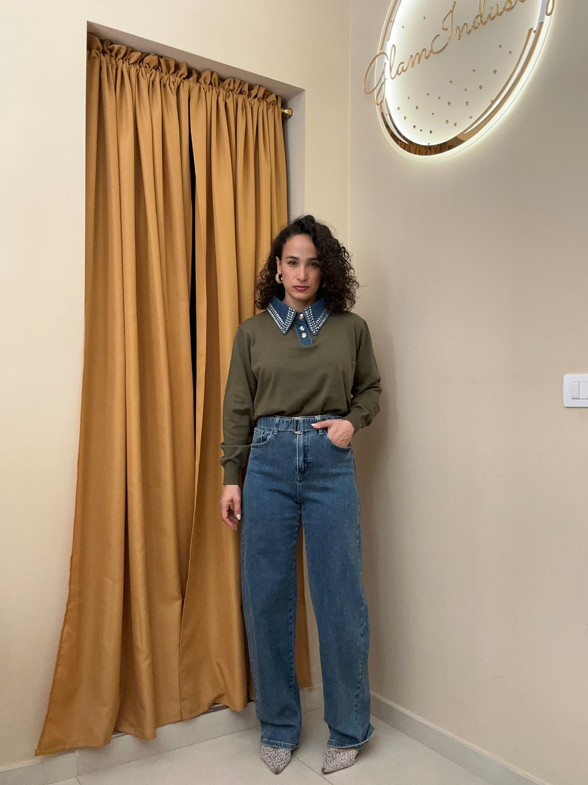 Pull con colletto in denim