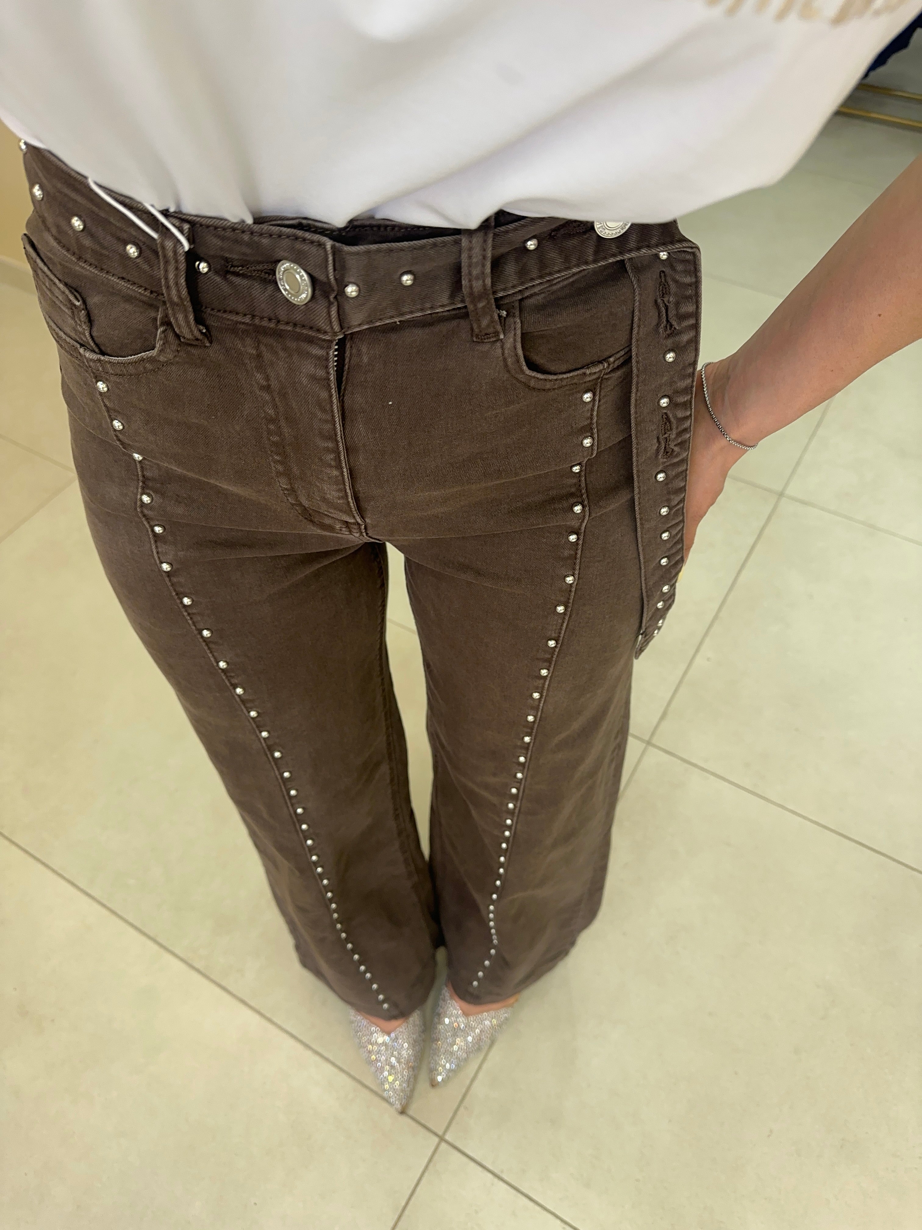 Denim marrone borchie