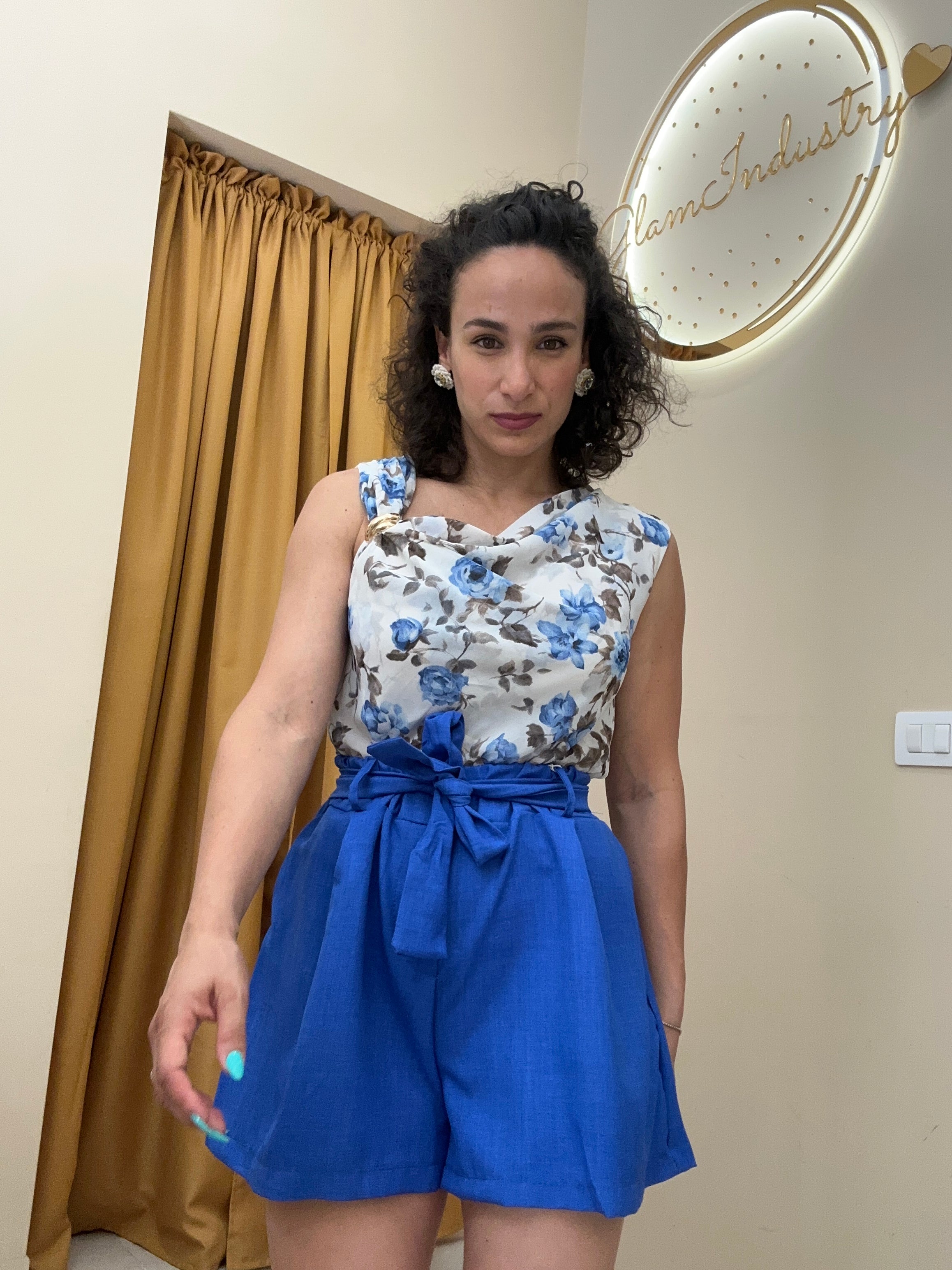 Short elastico in vita con fiocco