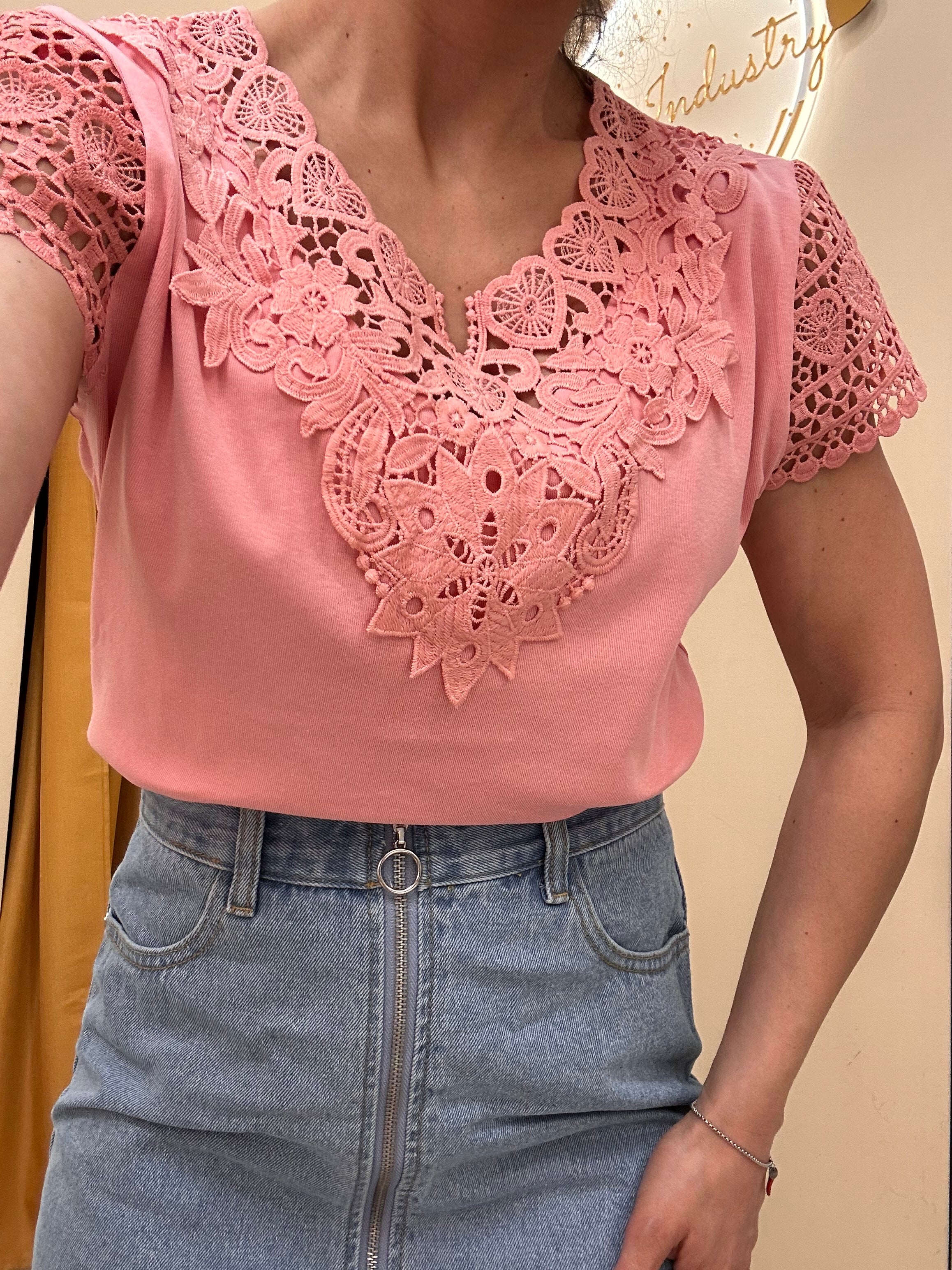 T-shirt fiori macrame