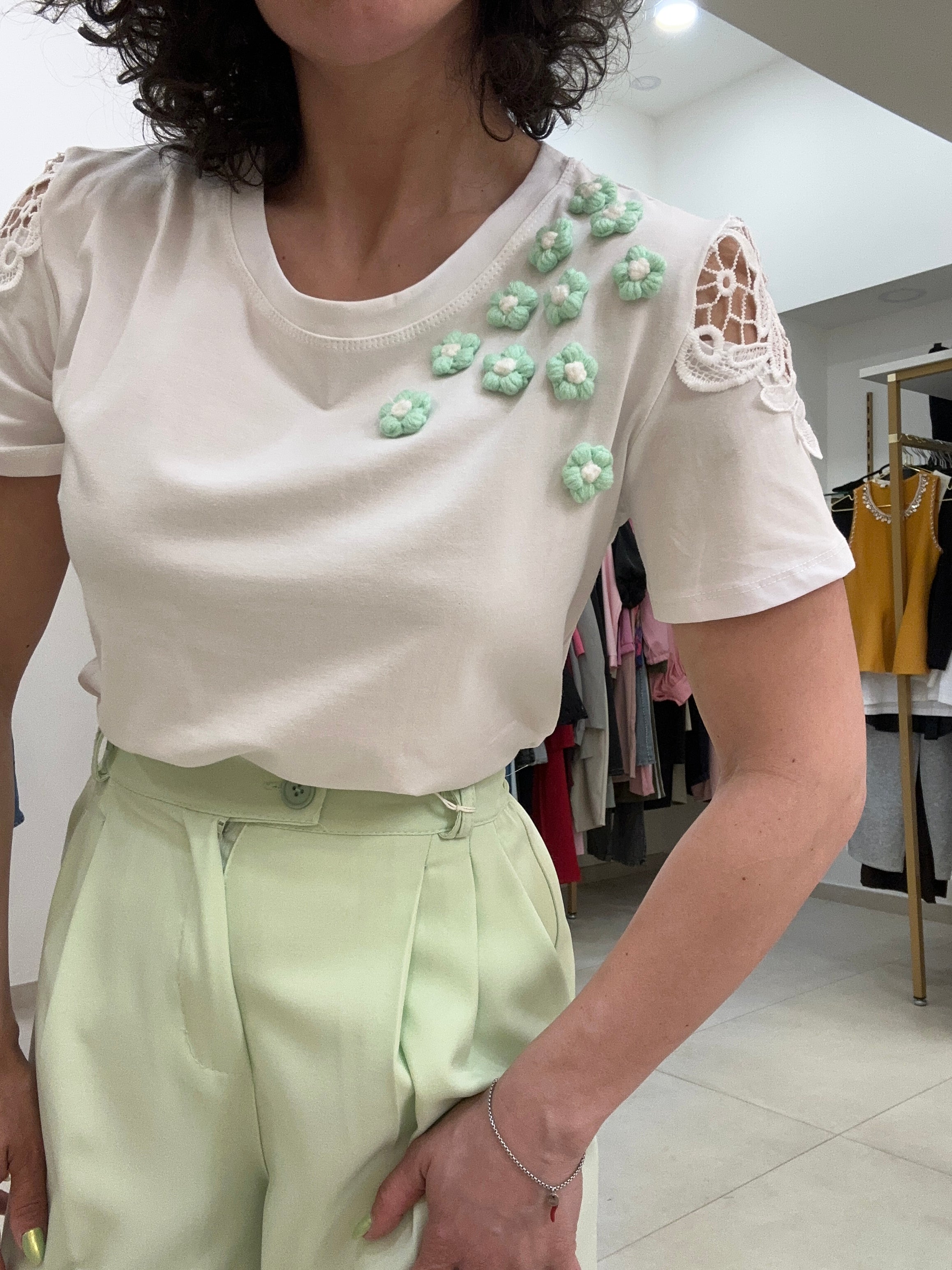 T-shirt fiori e merletto