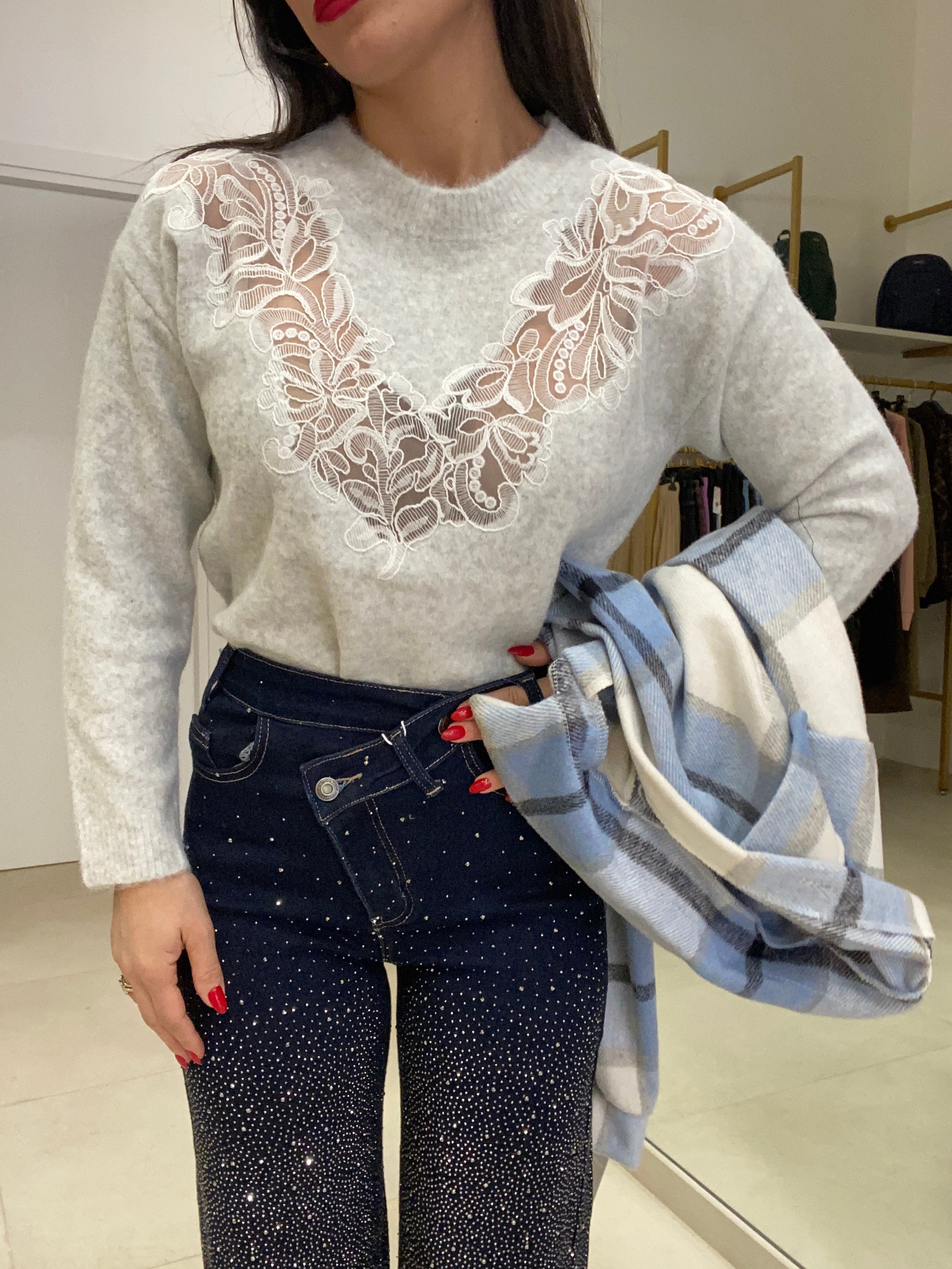 Maglione dettaglio merletto