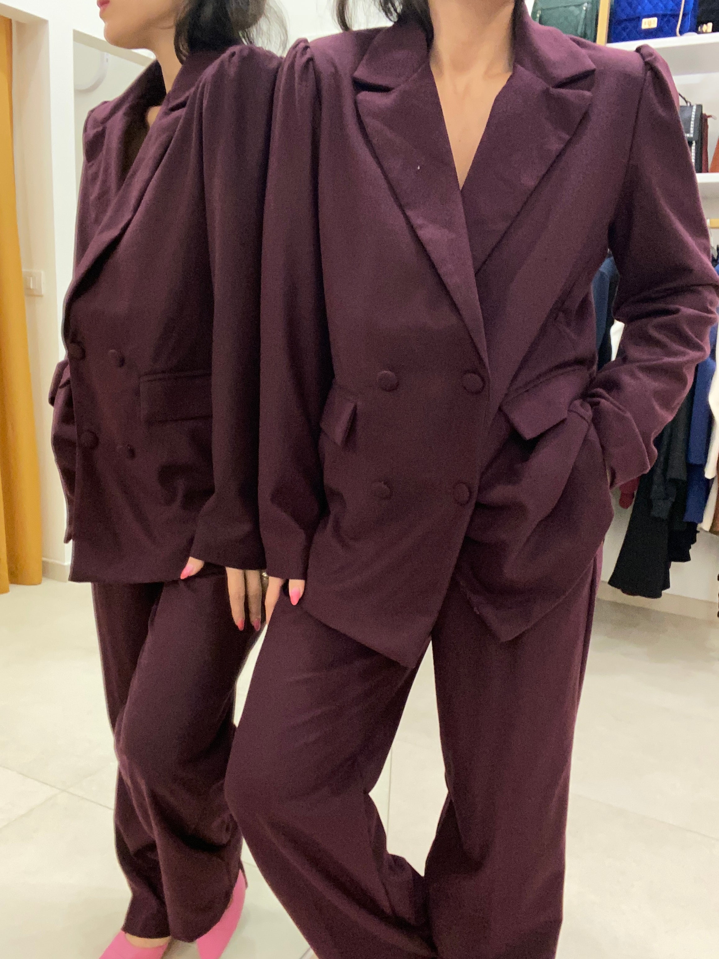 Tailleur sbuffo e doppio petto