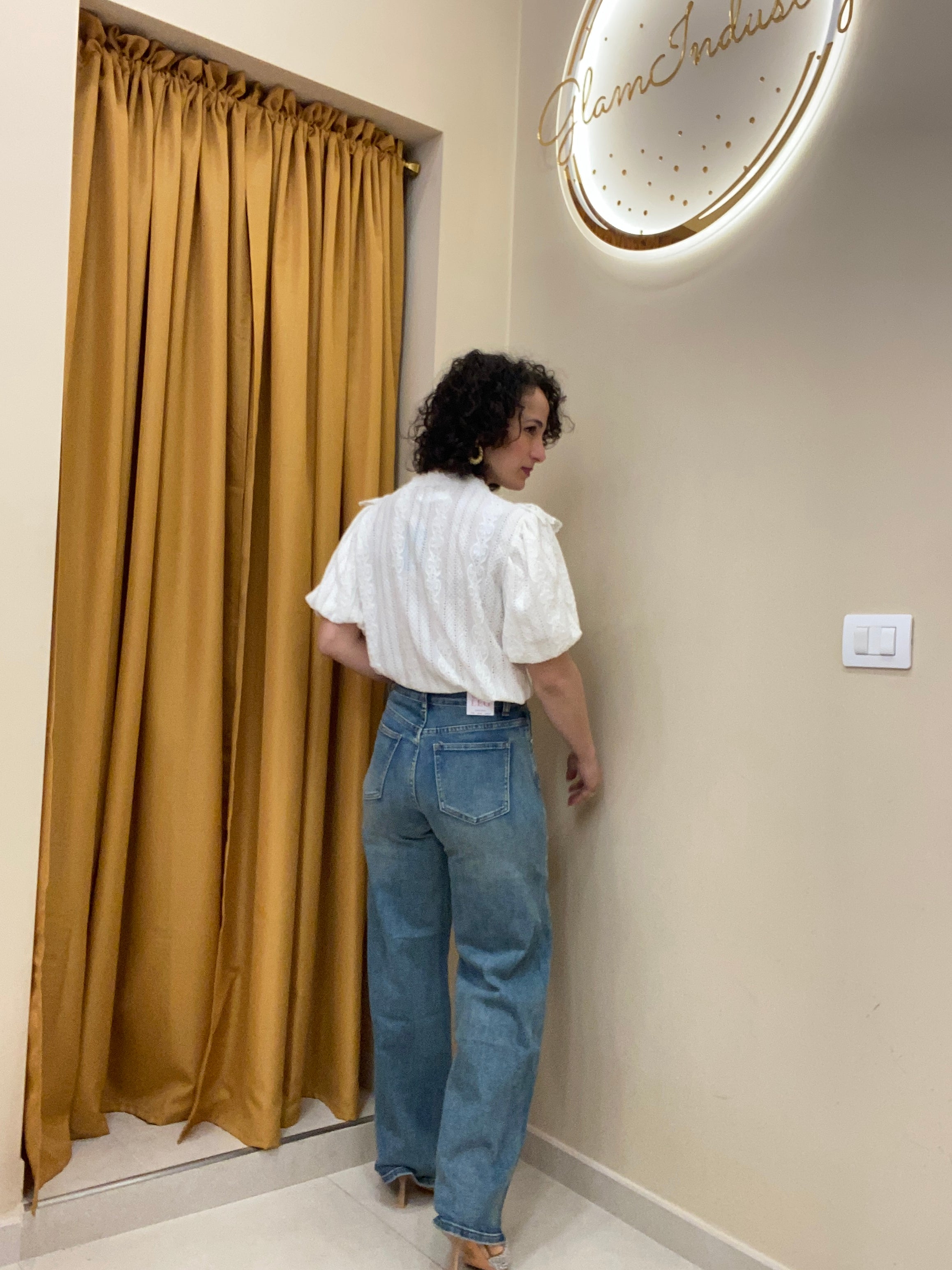 Jeans palazzo con dettaglio