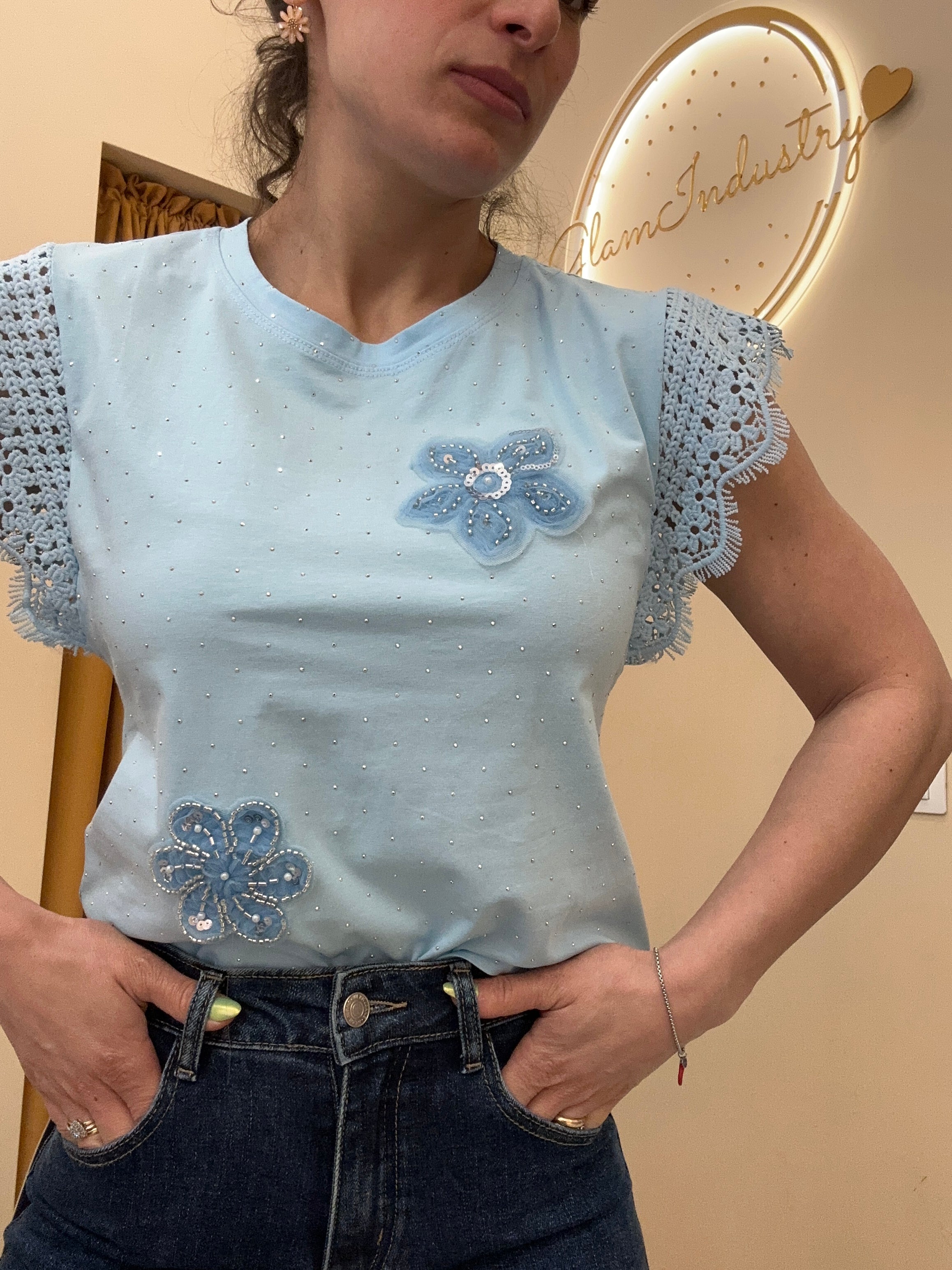 T-shirt brillantini e fiori