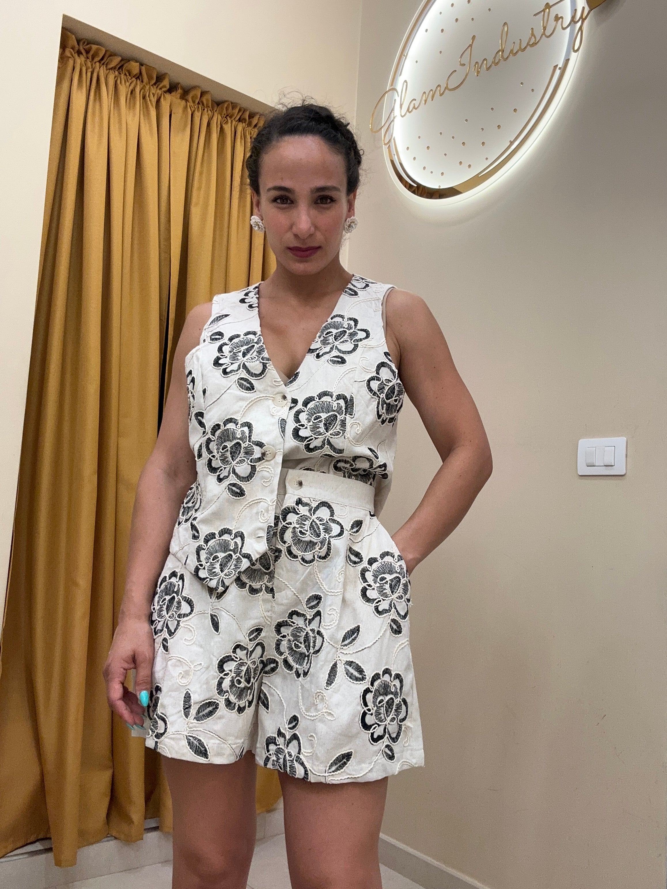 Tailleur panciotto fiori ricamo