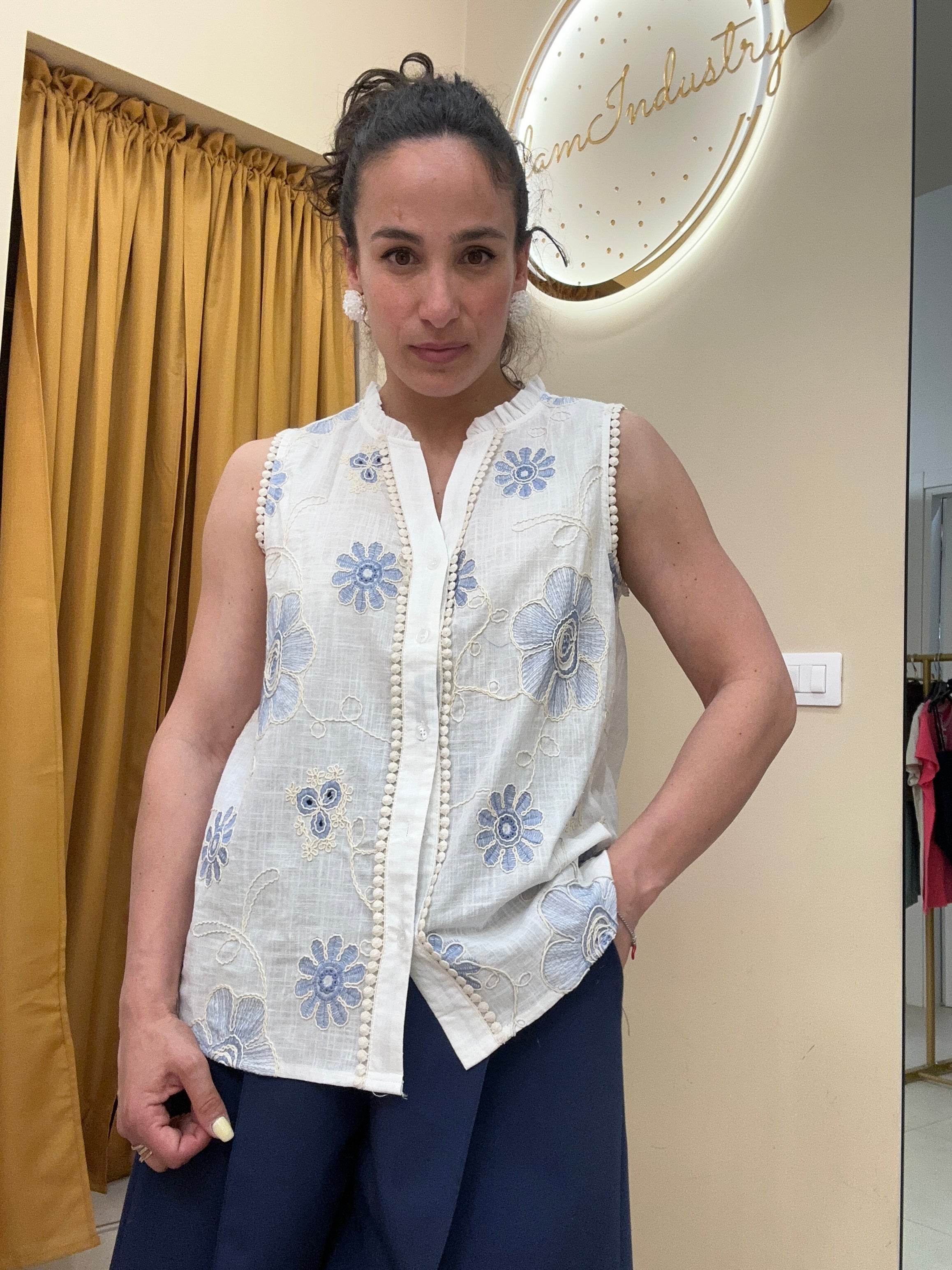 Camicia fiori ricamati