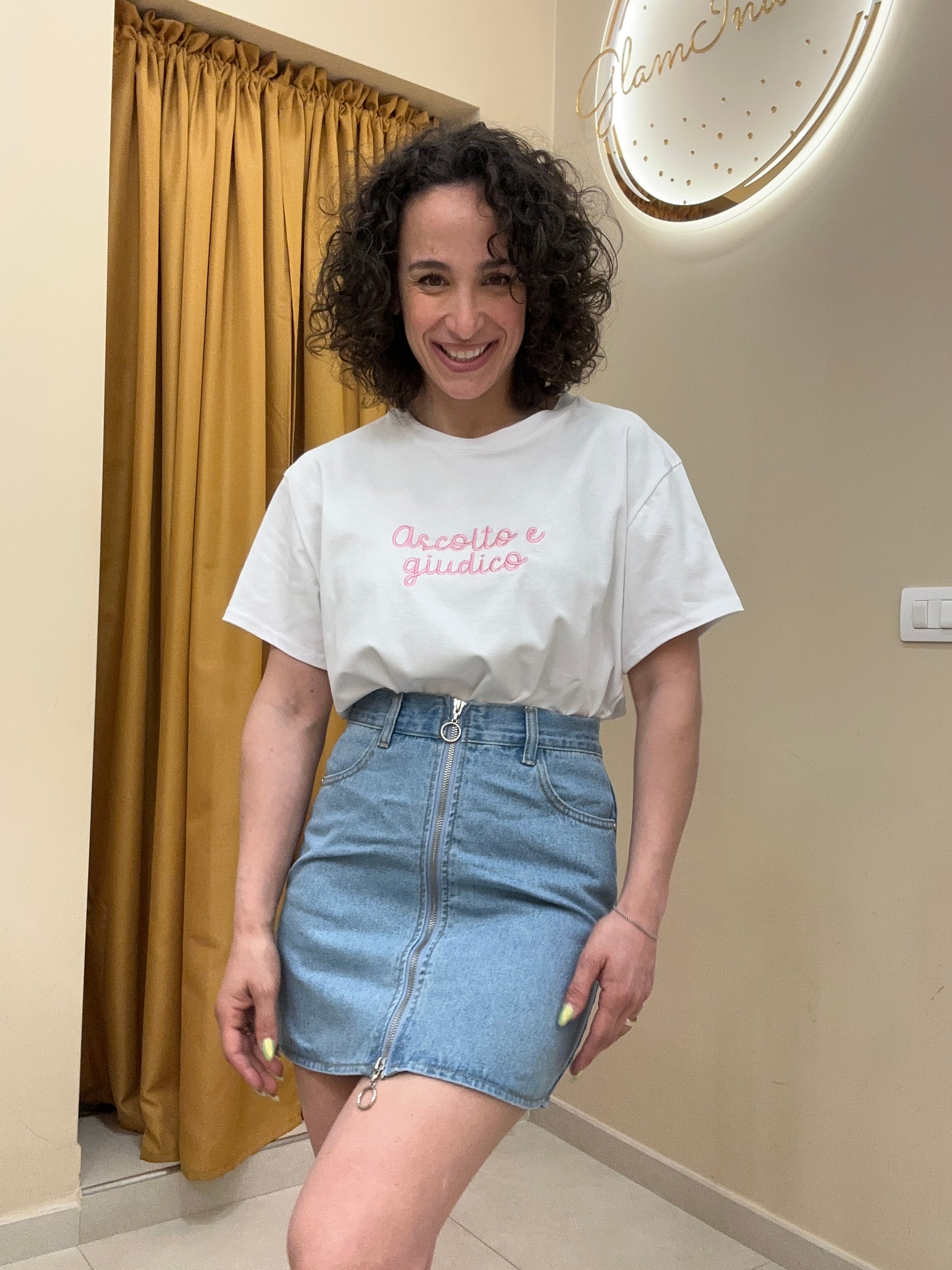T-Shirt “ascolto e giudico “ rosa